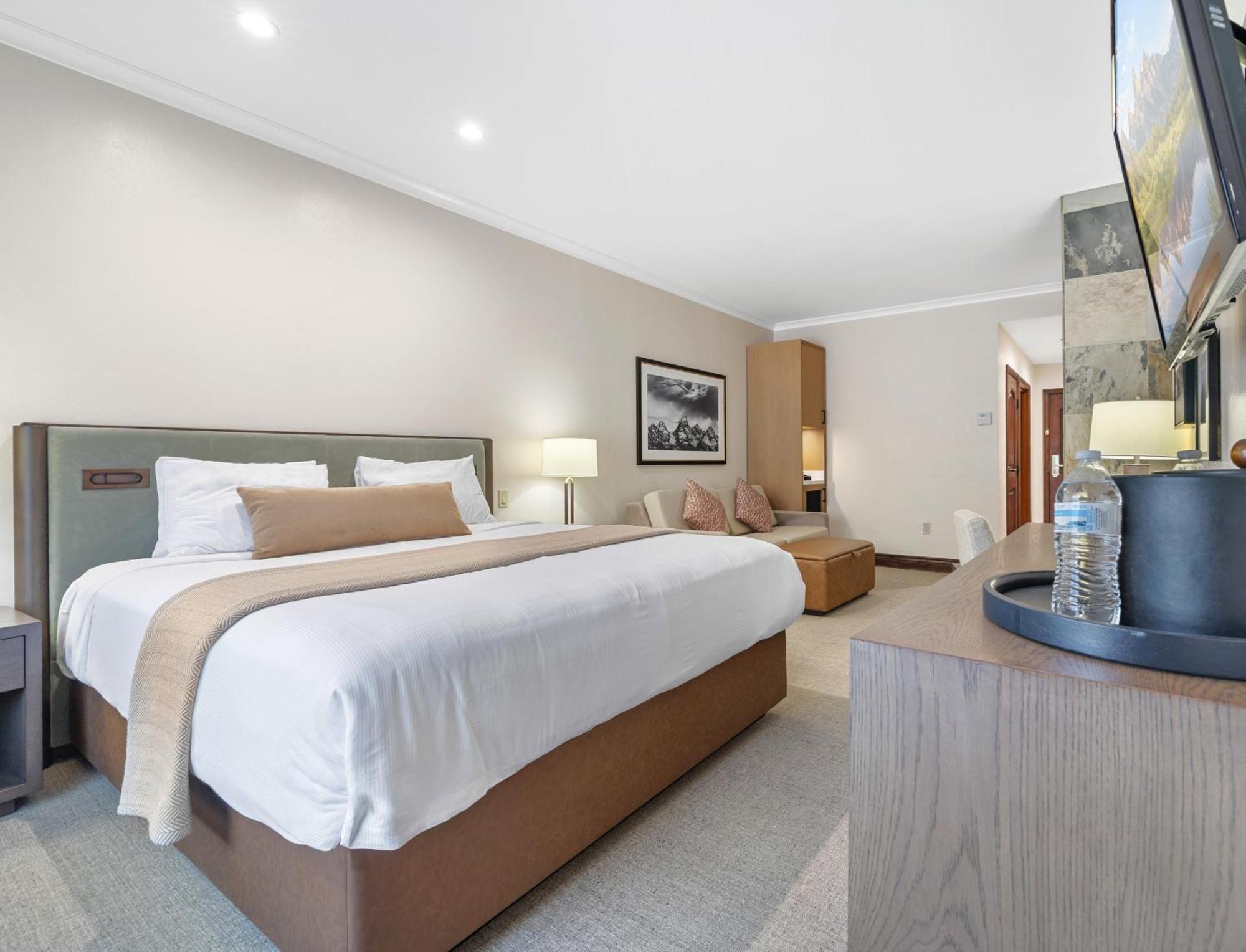 Deluxe King Room