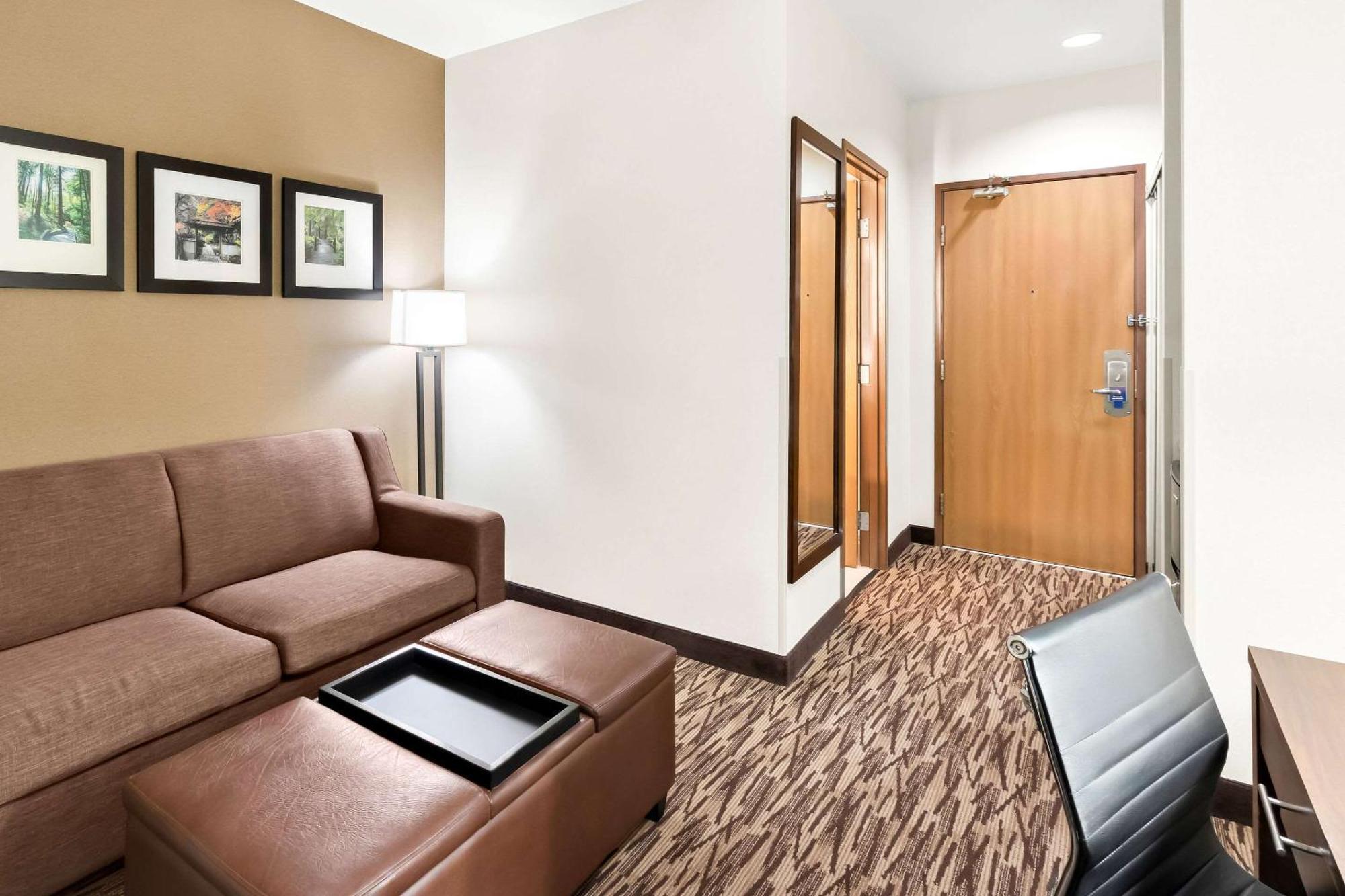 Queen Suite Two Queen Beds