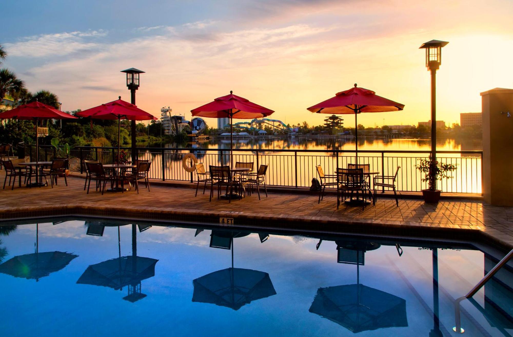 Luxury One Bedroom Suites 2 Queen Beds Lake View NO RESORT FEE
