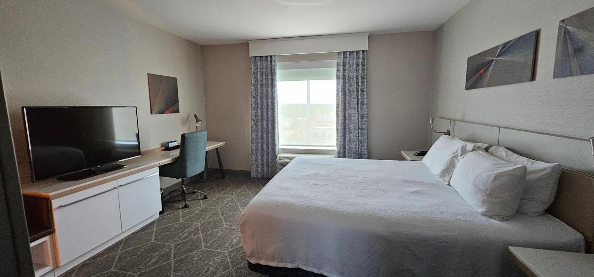King Room Tub Mobility Hearing Access