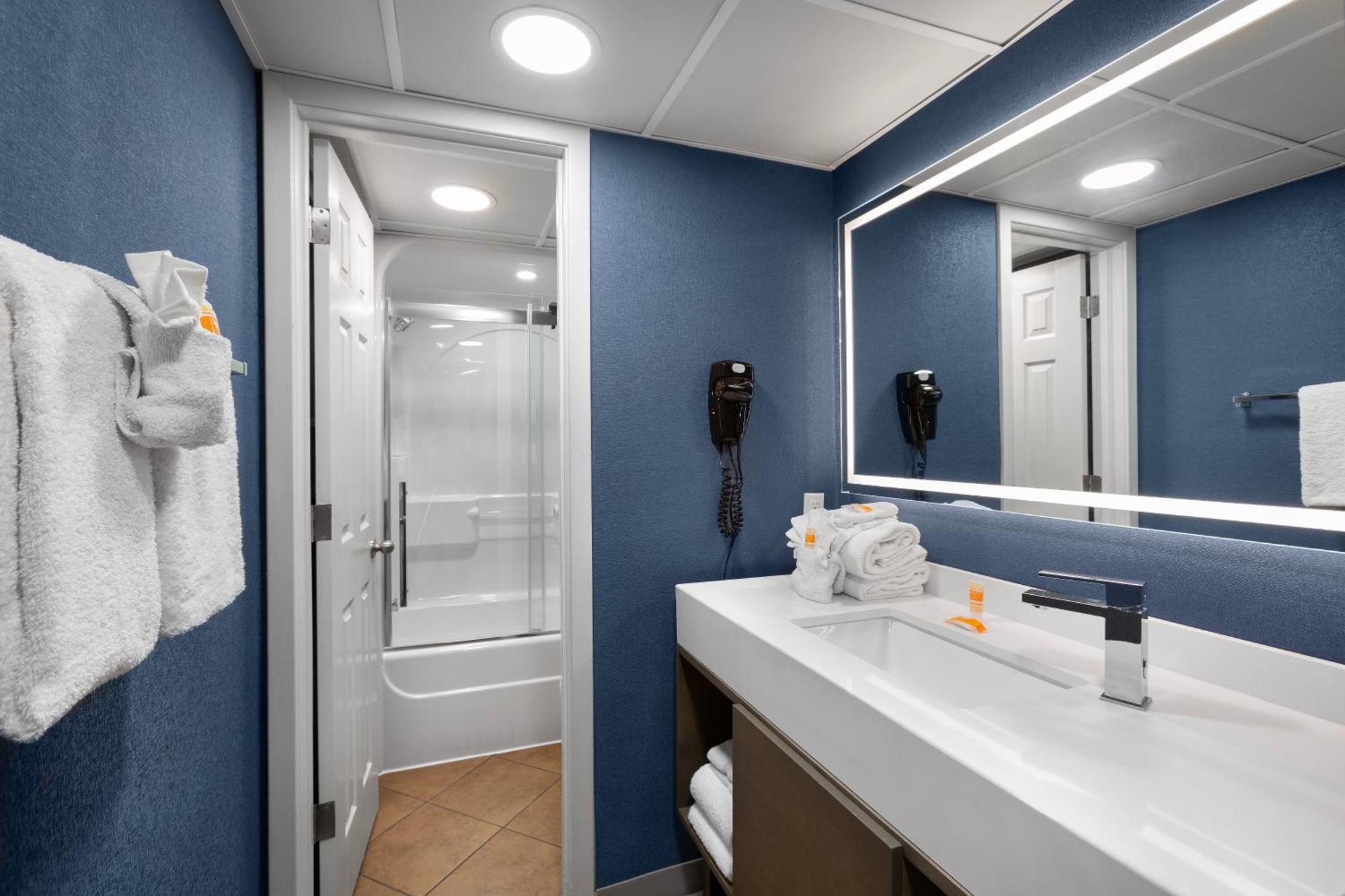 Double Suite Partial Ocean View