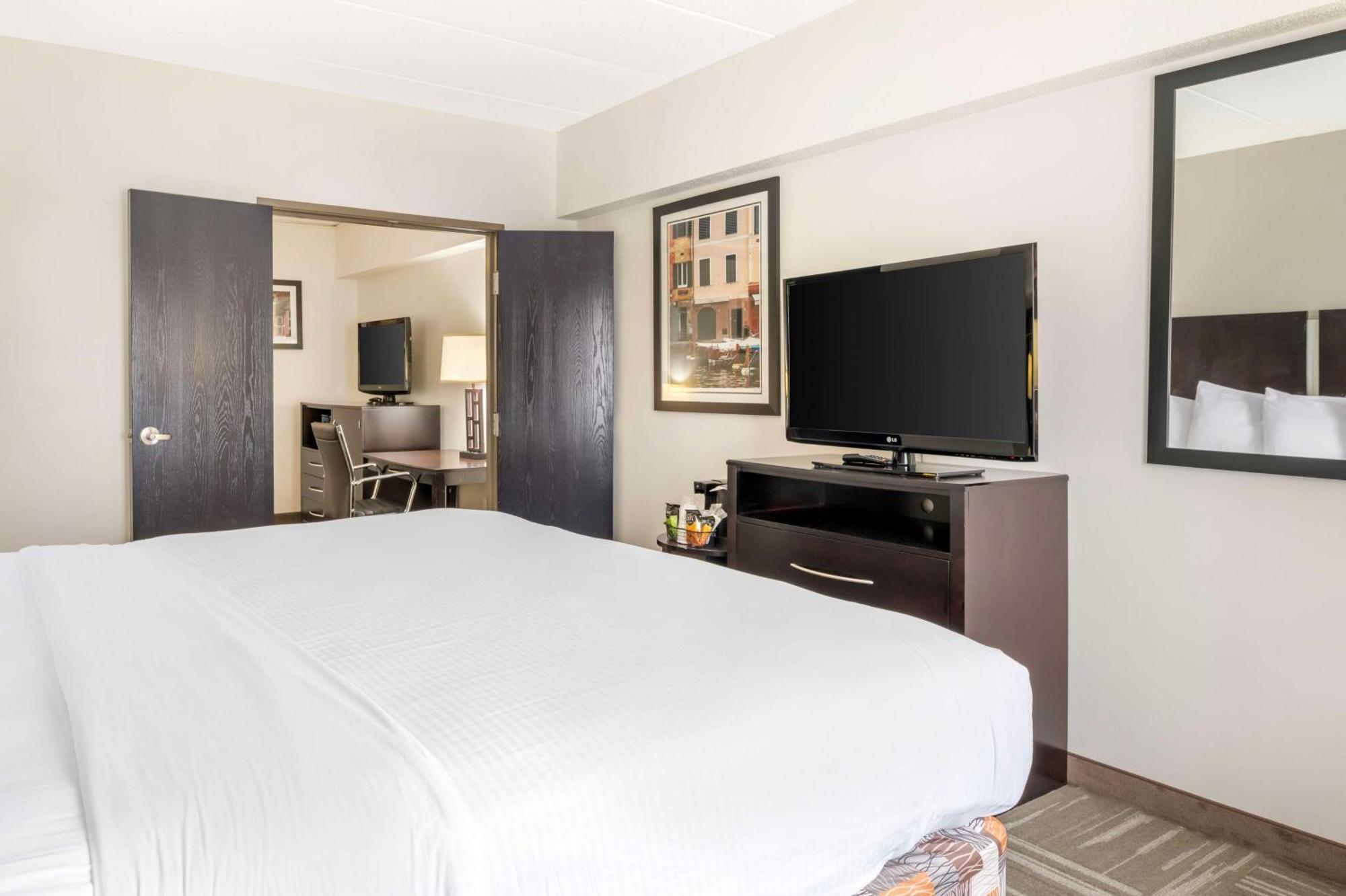 One-Bedroom King Suite Sofa Bed Non-Smoking