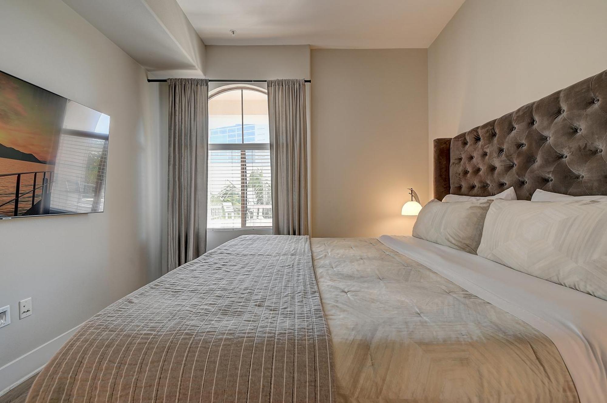 Deluxe One-Bedroom Apartment Garden View