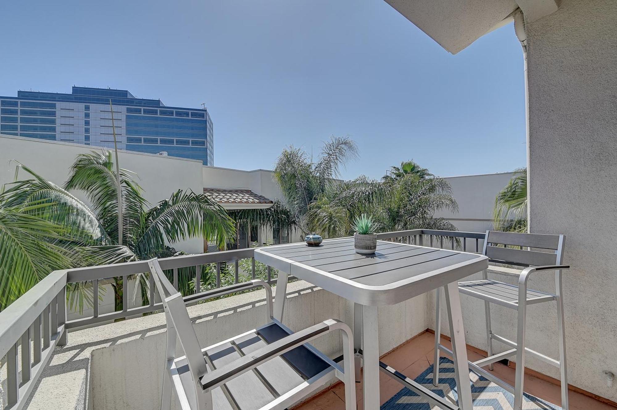 Deluxe One-Bedroom Apartment Garden View