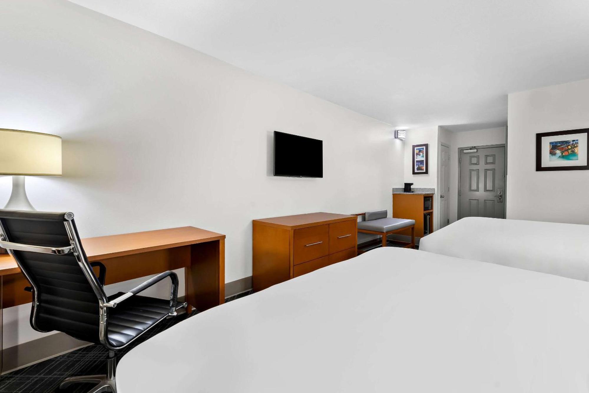 Queen Room Two Queen Beds Non-Smoking