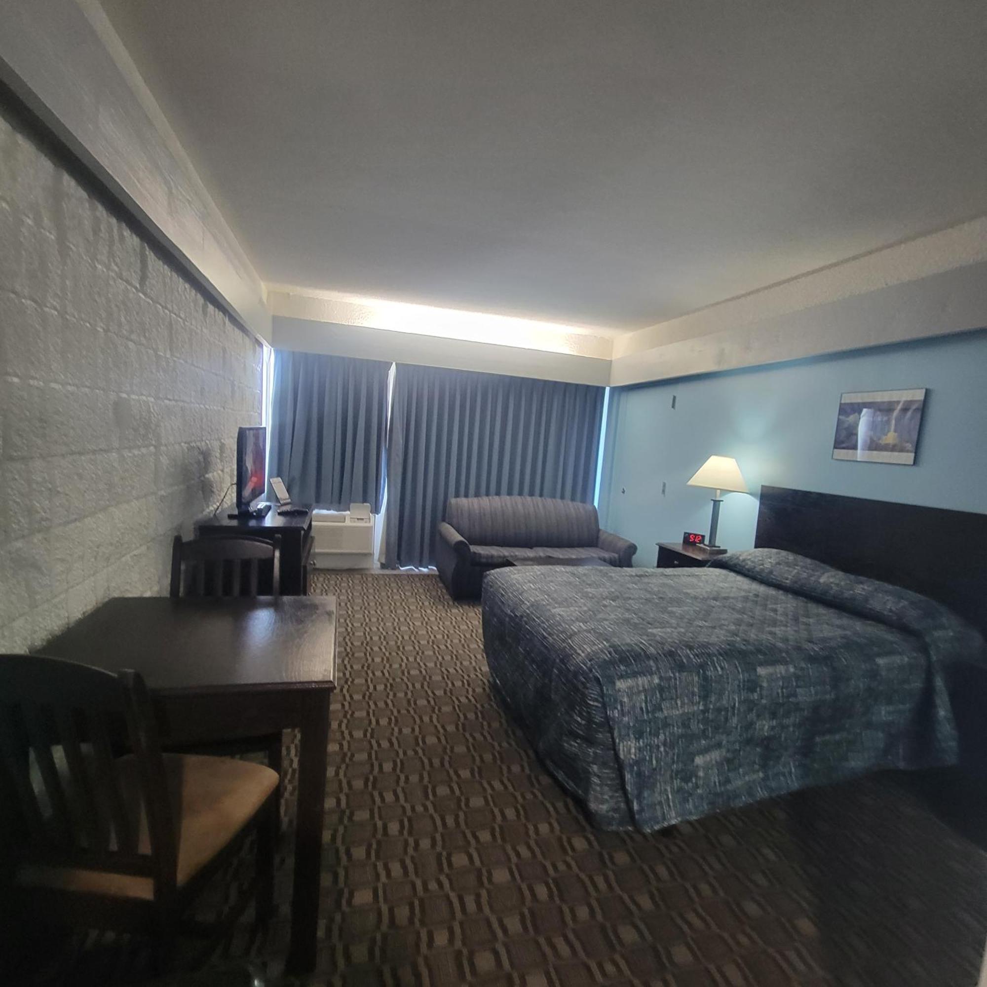 Standard Queen Room South Partial Ocean View