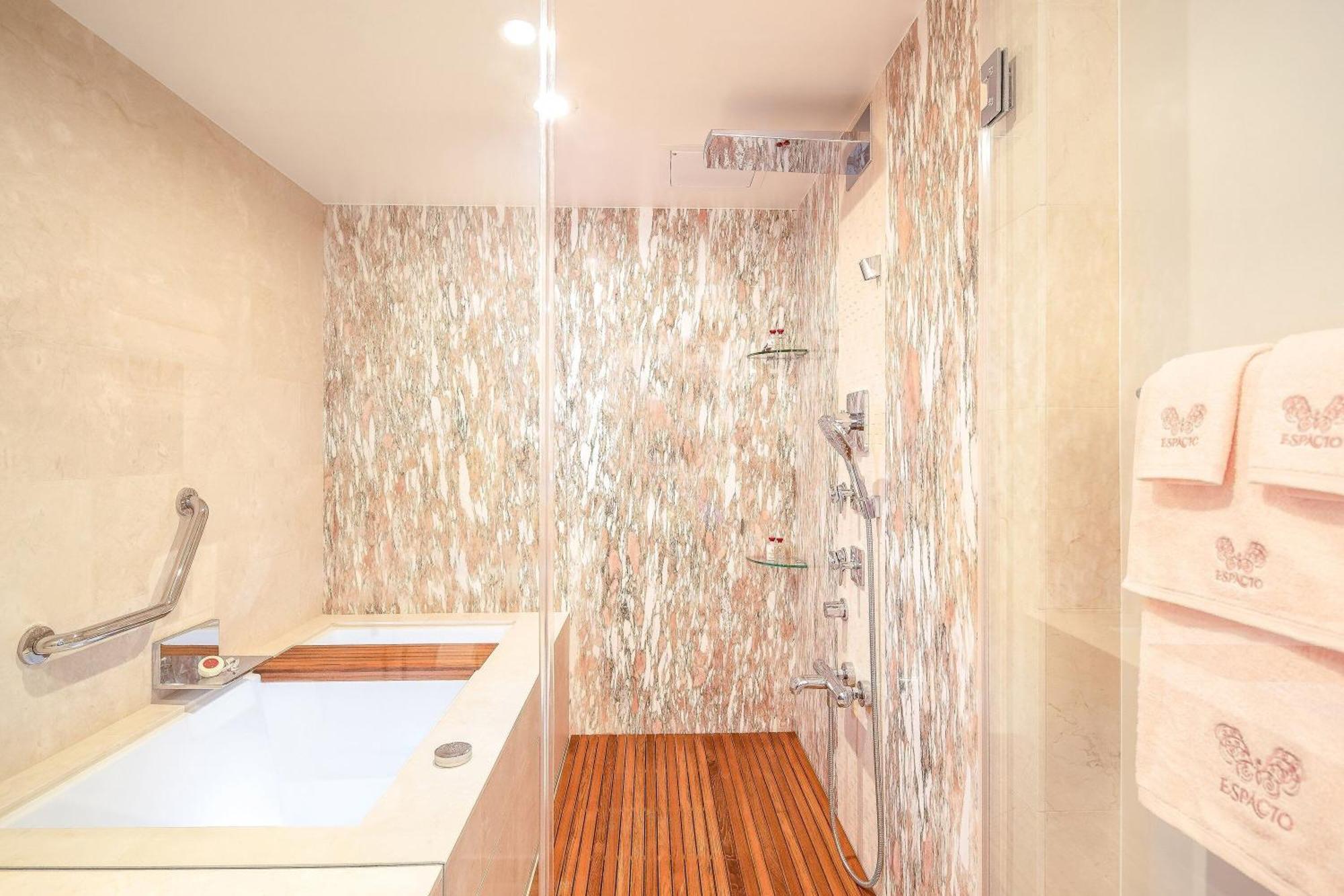 Beach View Coral Suite Accessible 3 Bedroom