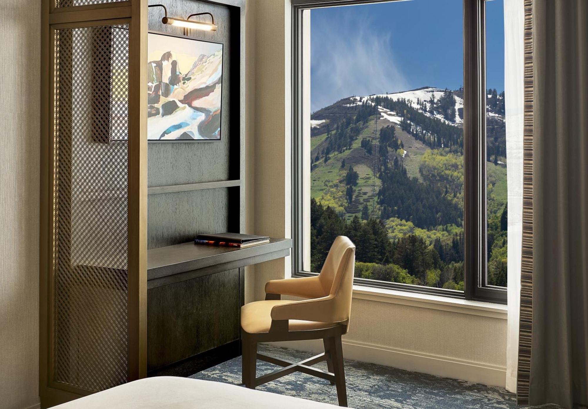 King Room One King Bed Twin Sofa Bed Courtyard View