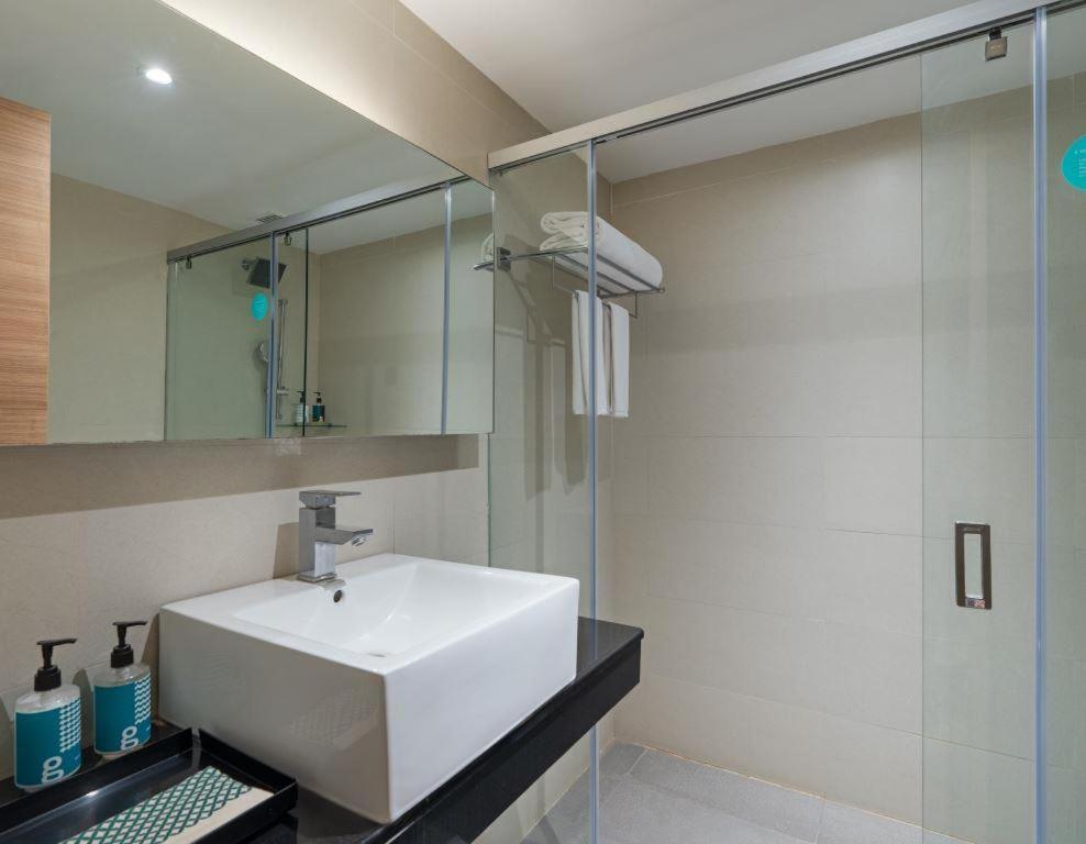 Two Bedroom Riverview Condo One King Two Queens