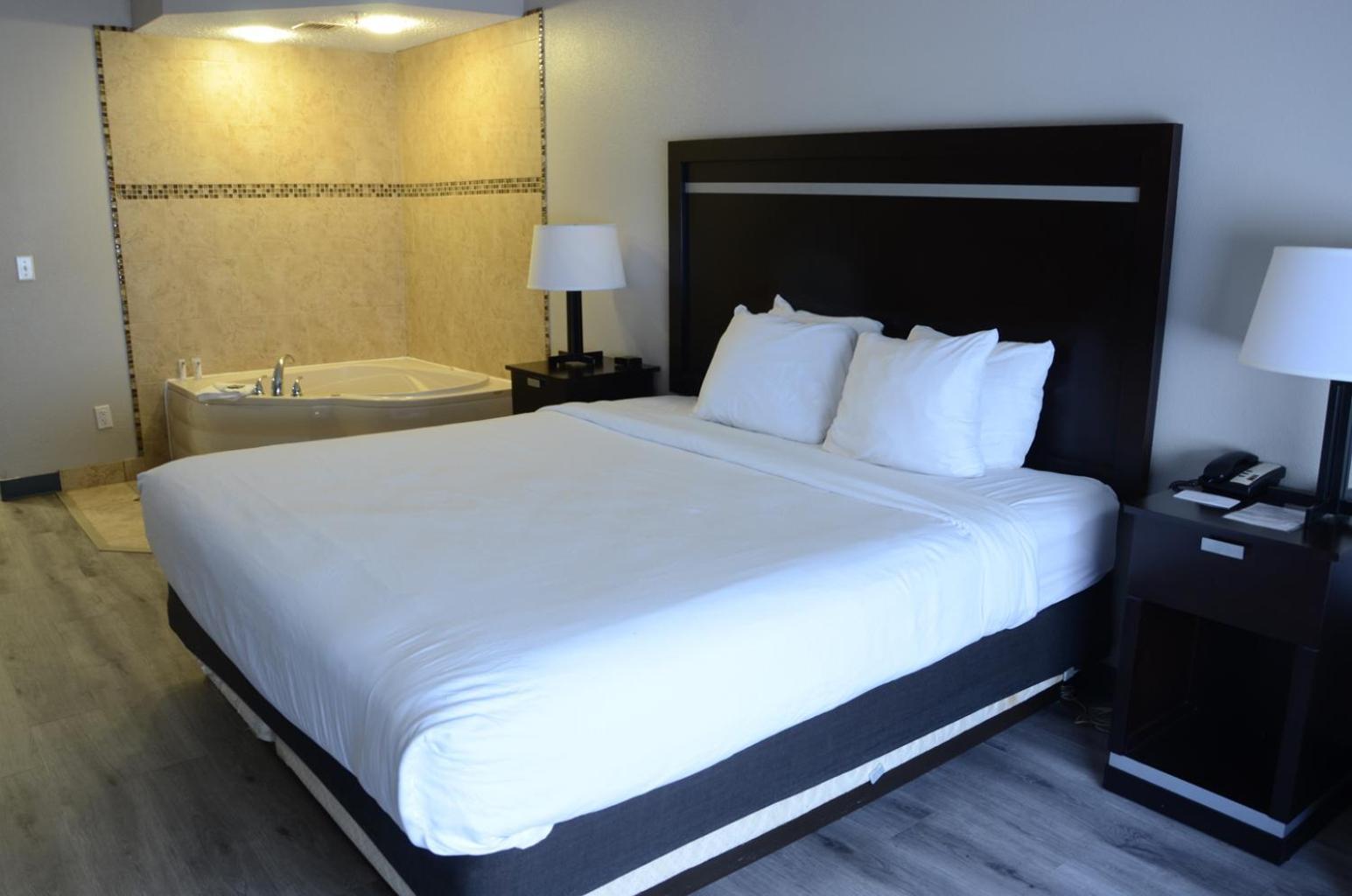 King Suite Whirlpool Non-Smoking