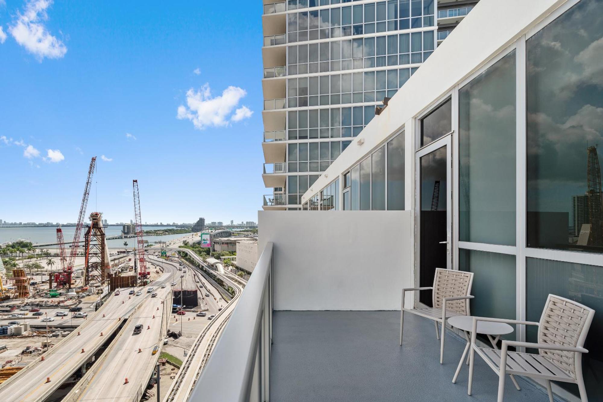 City View King Balcony