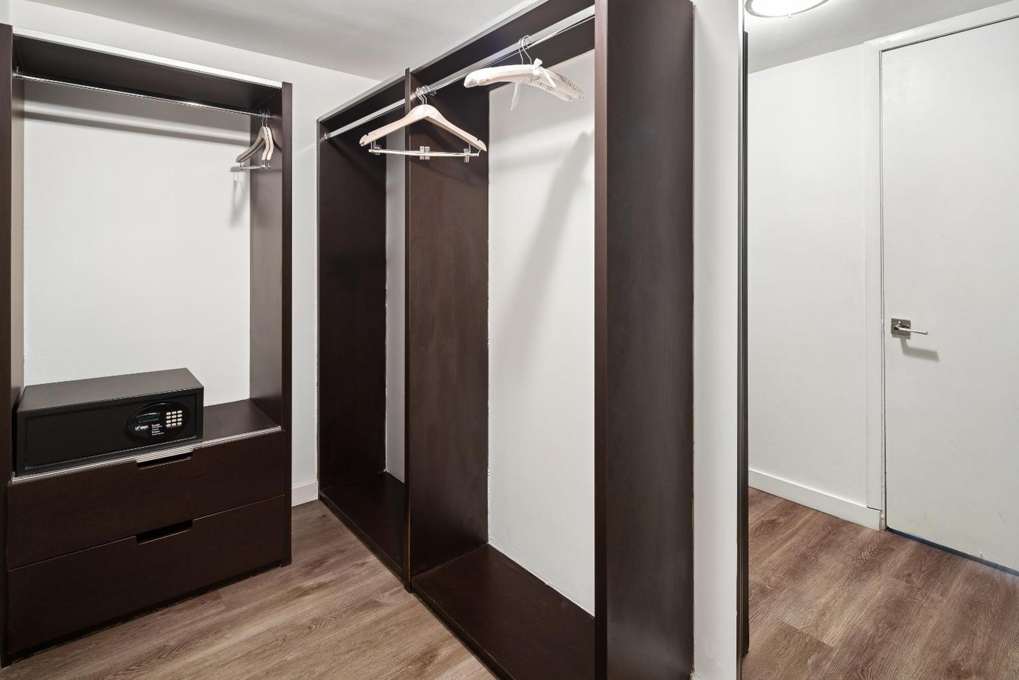 Deluxe Room Two Double beds Balcony Bay View