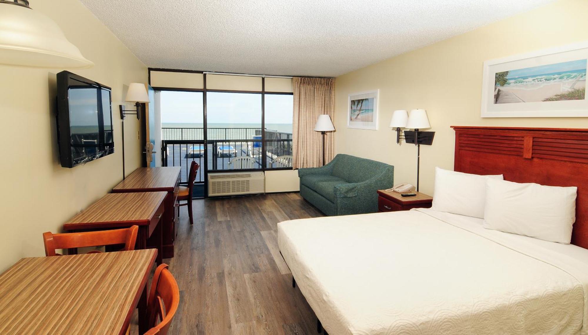 2 Room Oceanfront Efficiency Suite on Sundeck 2 Queens 1 Sleeper Sofa T14