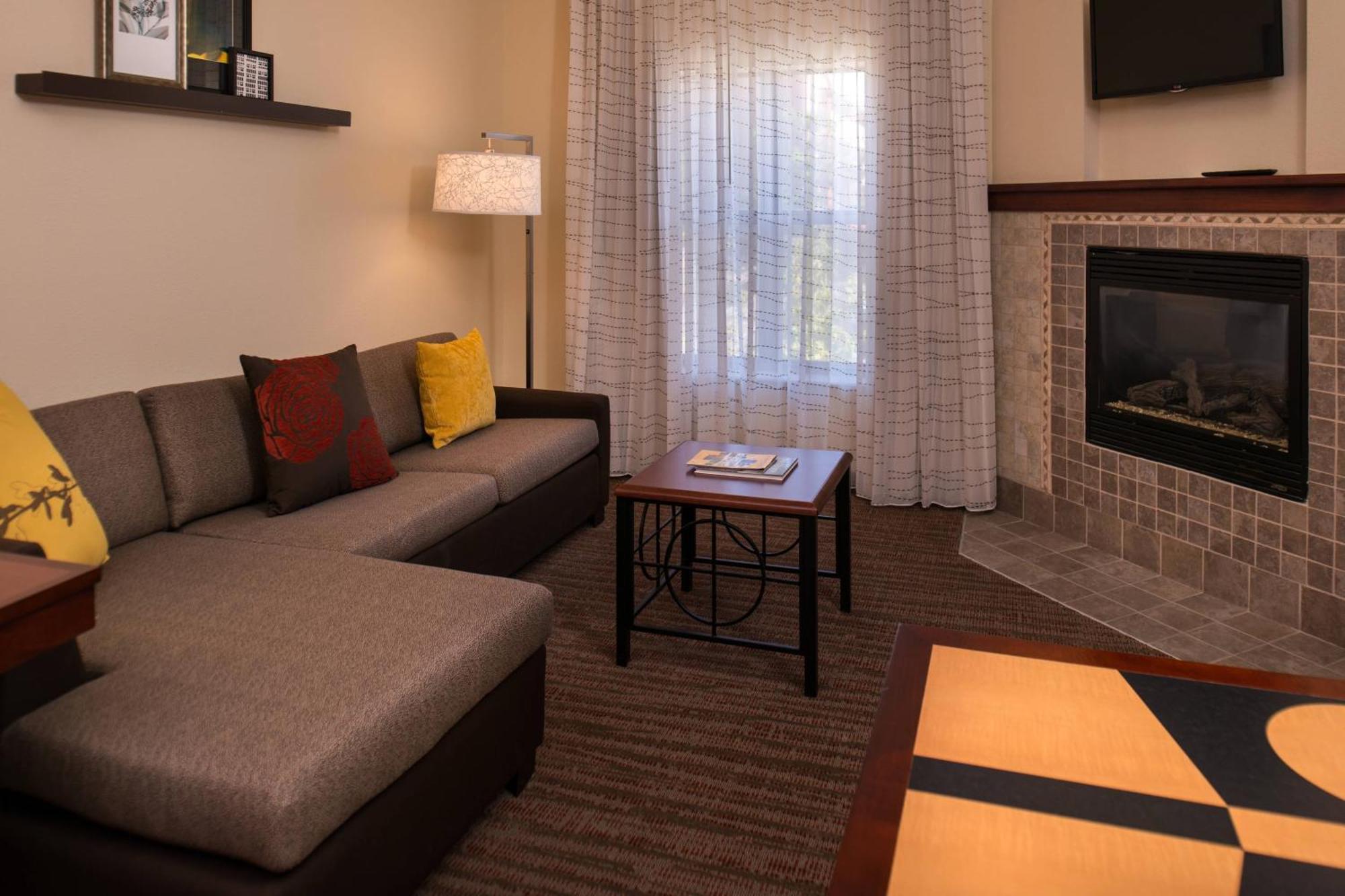 One-Bedroom King Suite Sofa Bed Fireplace