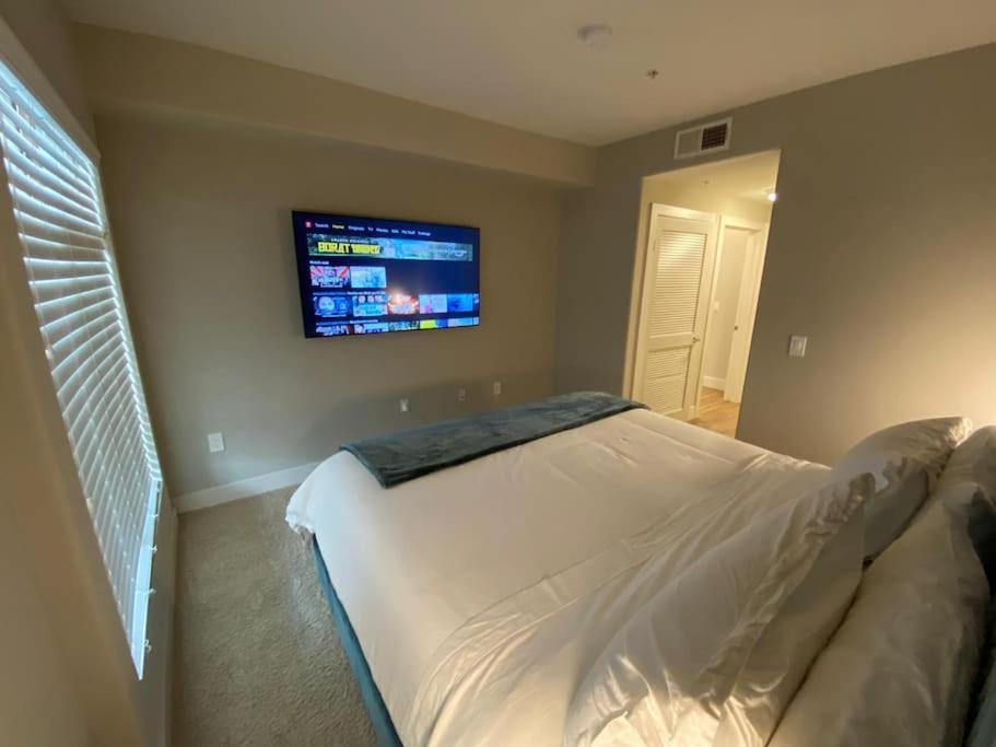 Deluxe One-Bedroom Apartment Garden View