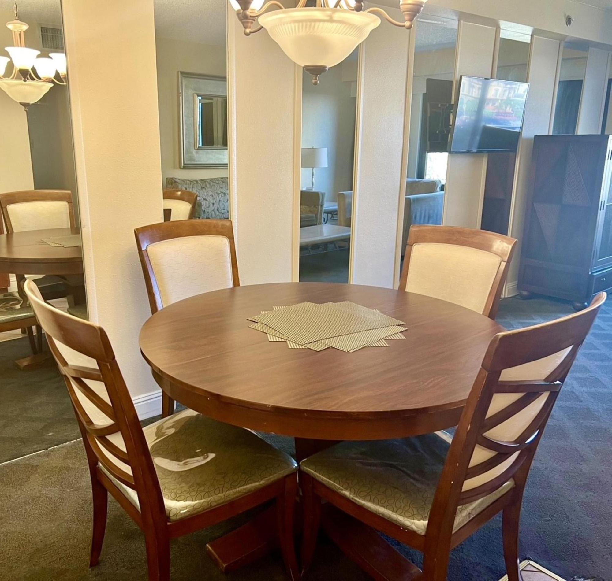 Deluxe Queen Suite
