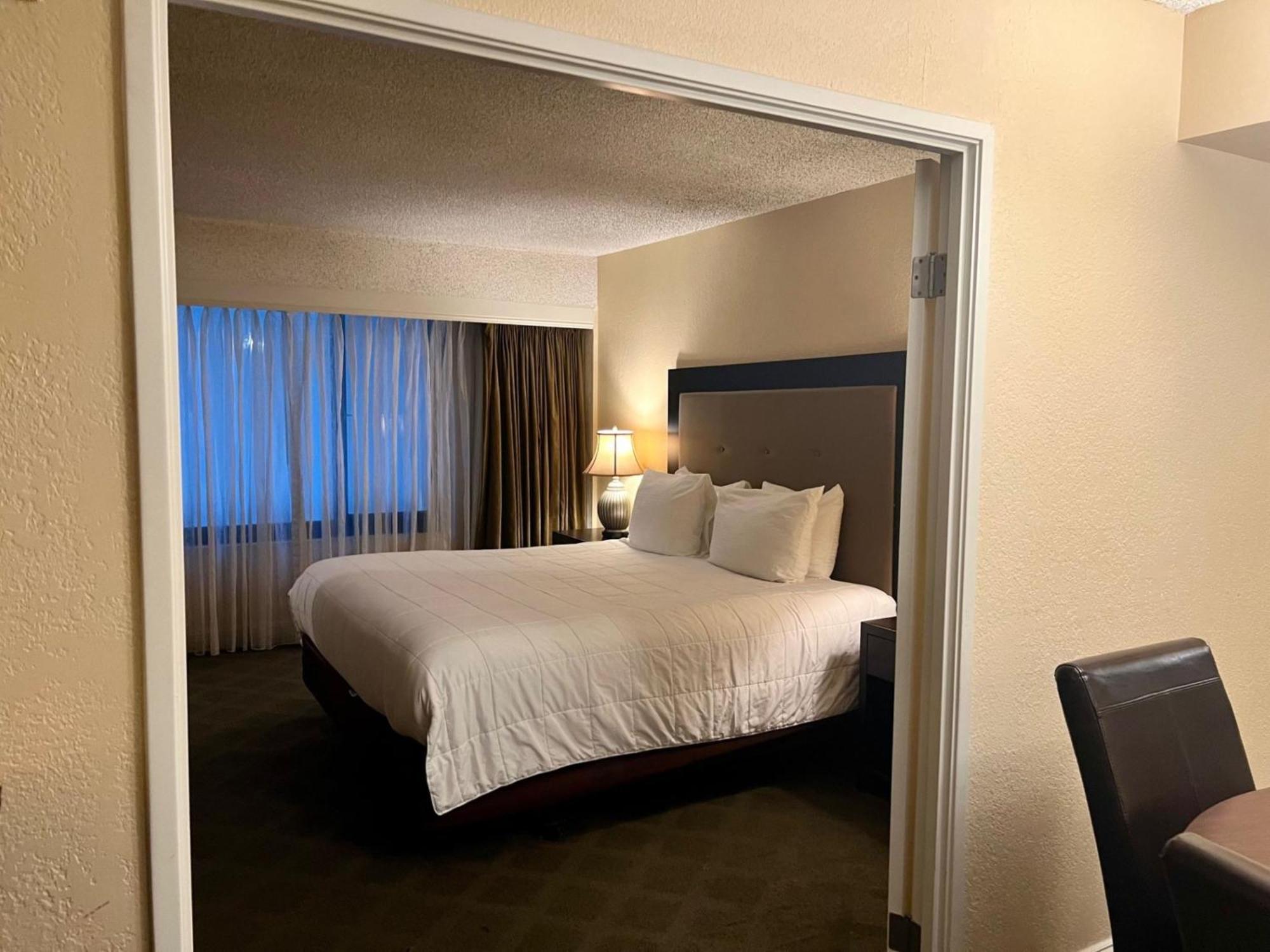 One-Bedroom Suite No Resort Fee