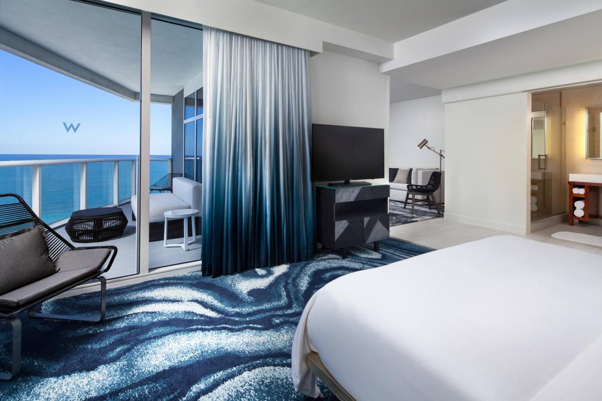 W Corner One-Bedroom Queen Suite Oceanfront Mobility or Hearing Accessible Roll Shower