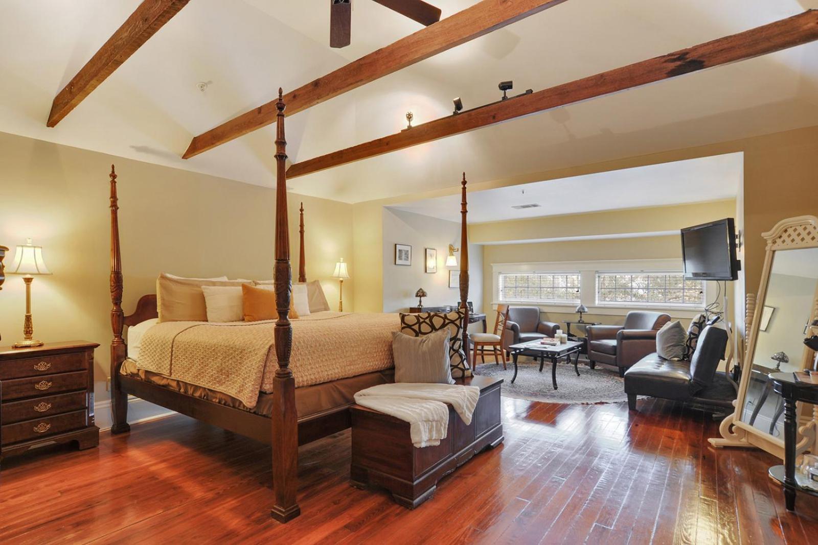 Deluxe King Room