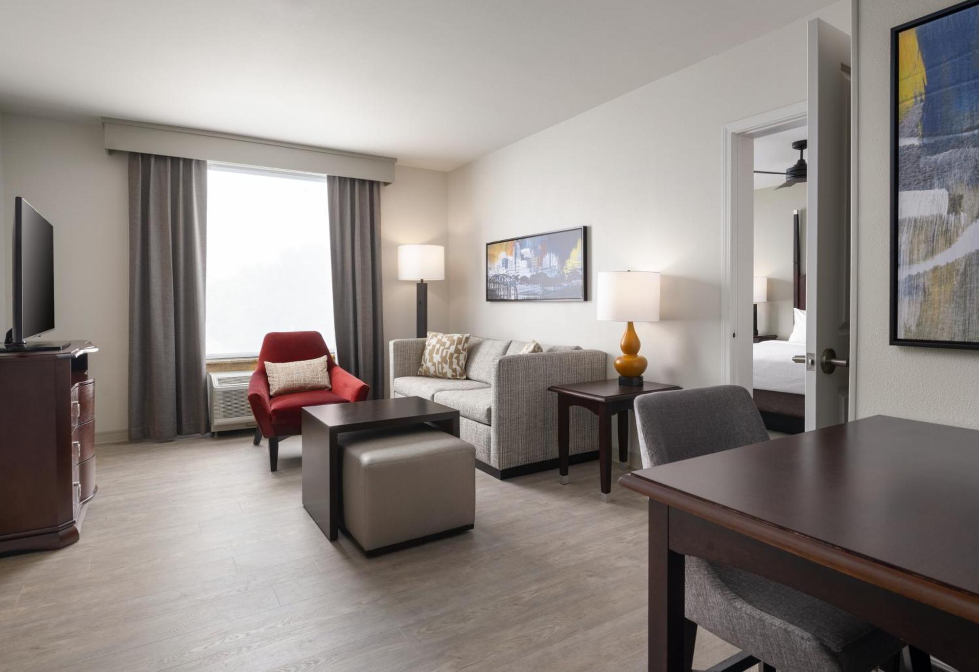 One-Bedroom Queen Suite Two Queen Beds Non-Smoking