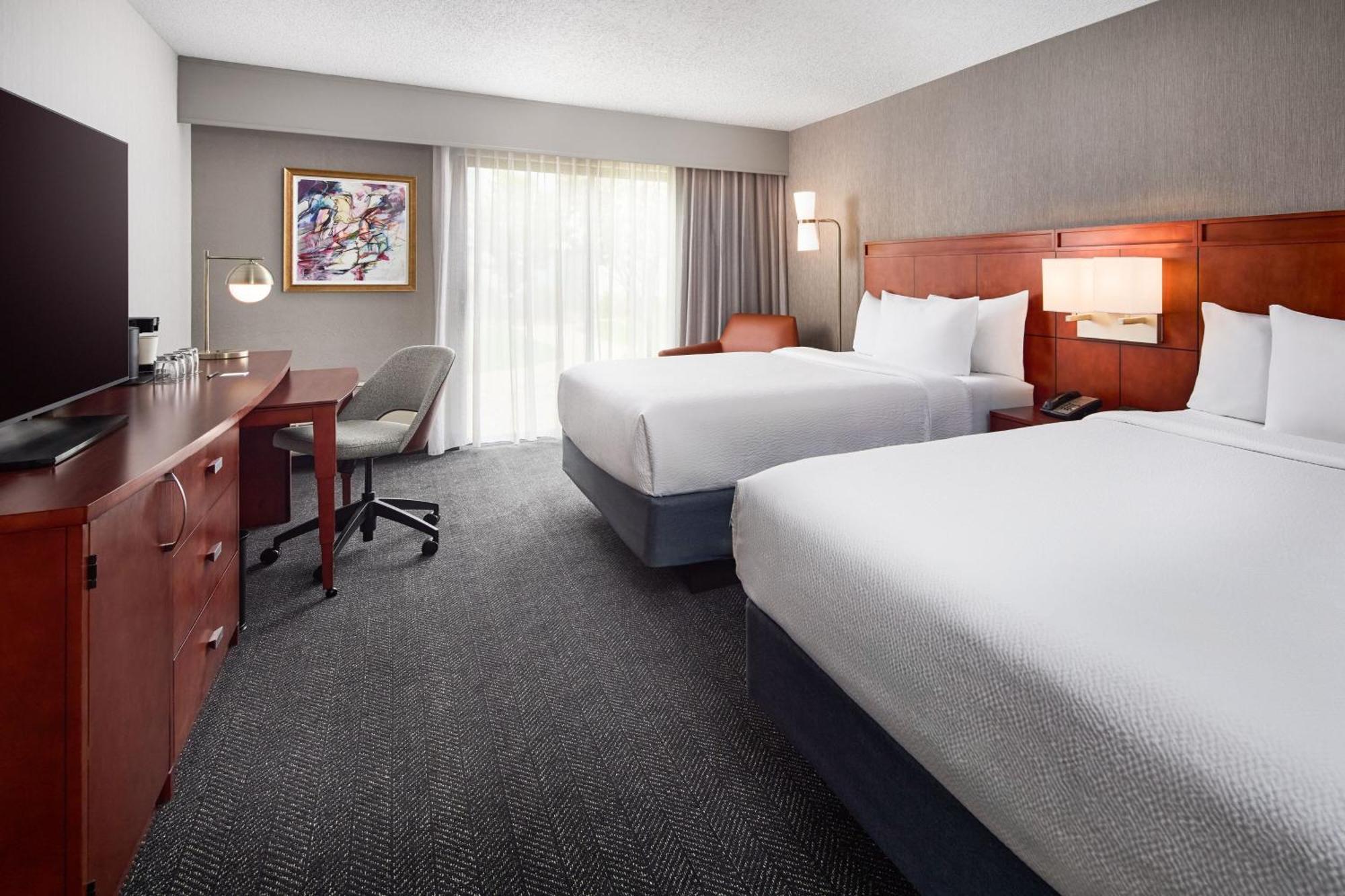 Queen Room Two Queen Beds Hearing Accessible