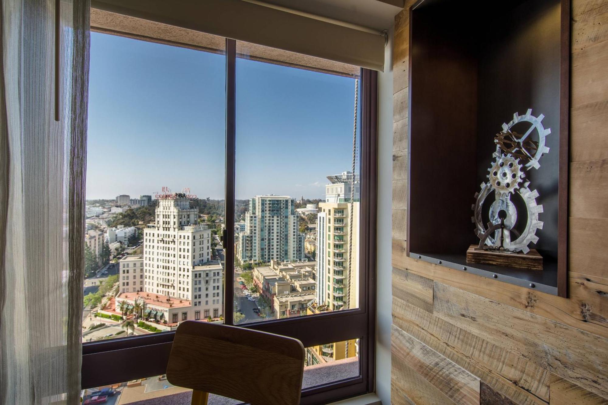 Superior King Suite City View