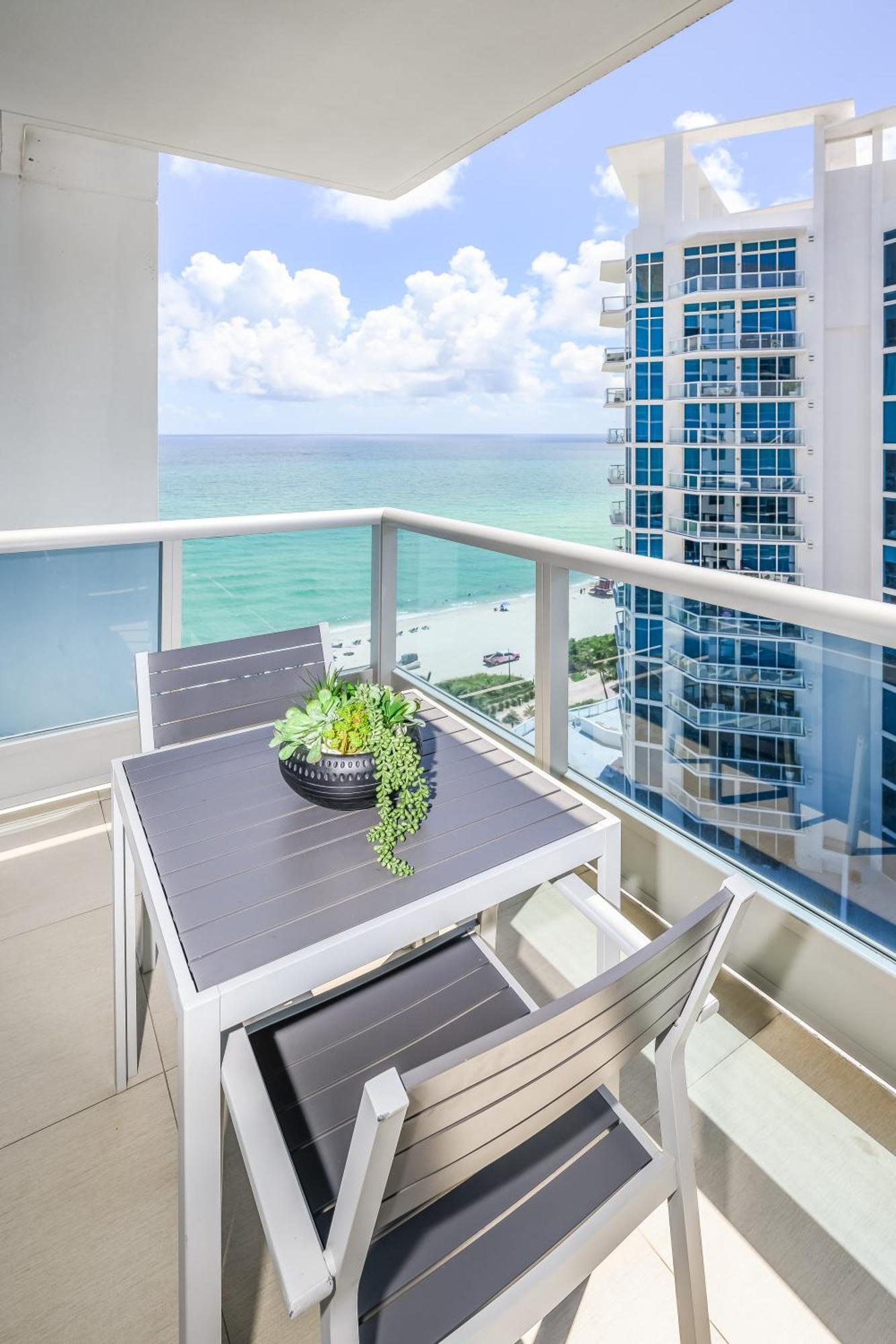 One-Bedroom Apartment Partial Sea View