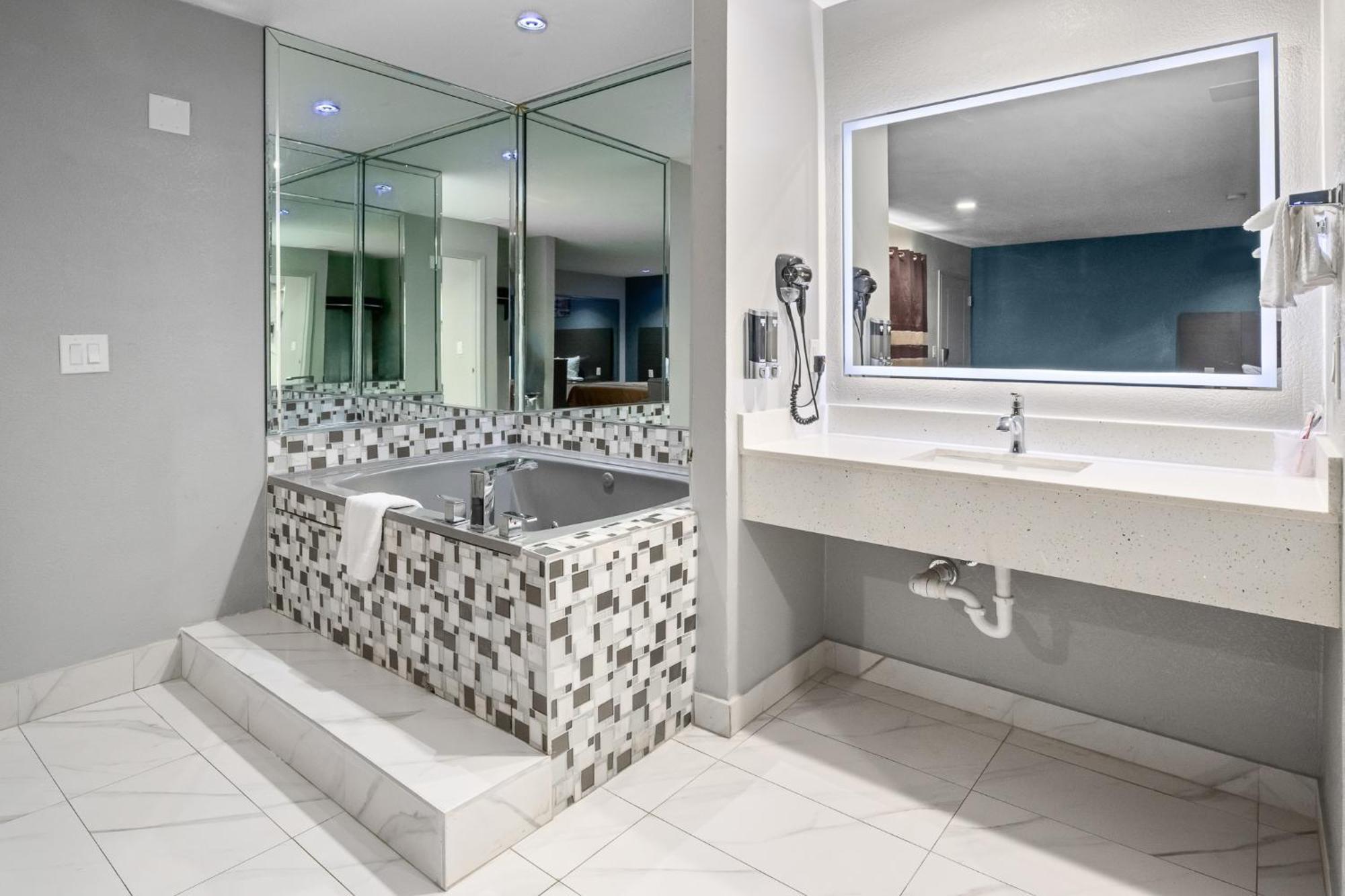 King Room Spa Bath