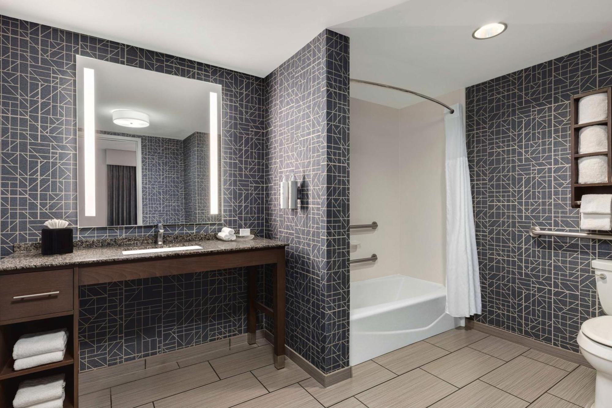 King Studio Suite Mobility Access or Non-Smoking