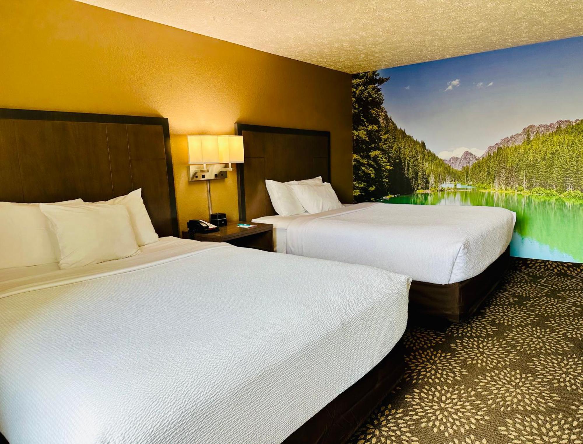 Quadruple Room Two Queen Beds Non Smoking