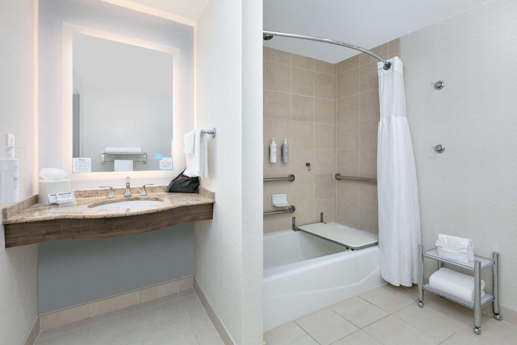 Queen Room Two Queen Beds Hearing Disability Access or Non-Smoking