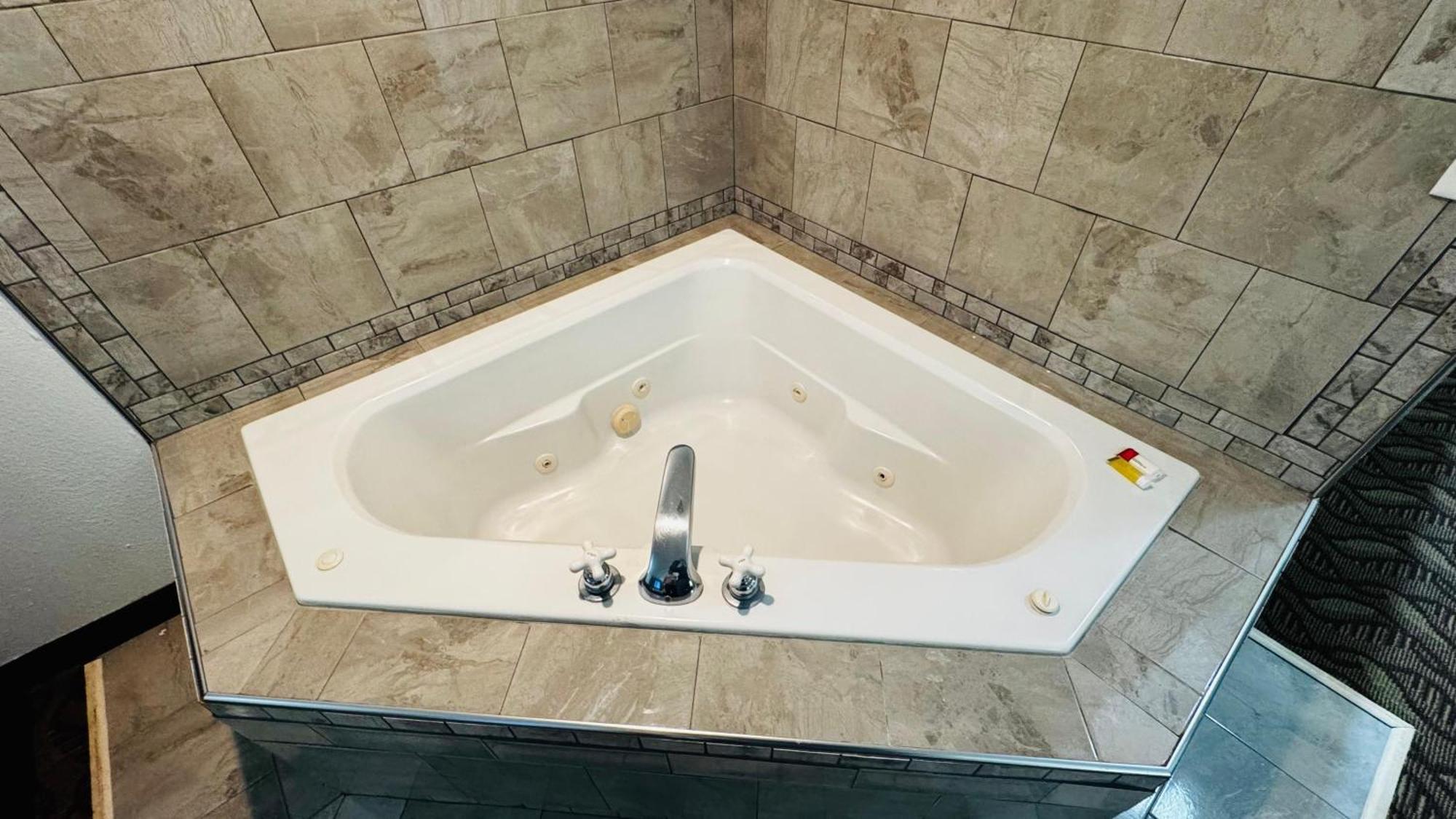 Deluxe King Room Spa Bath Non-Smoking
