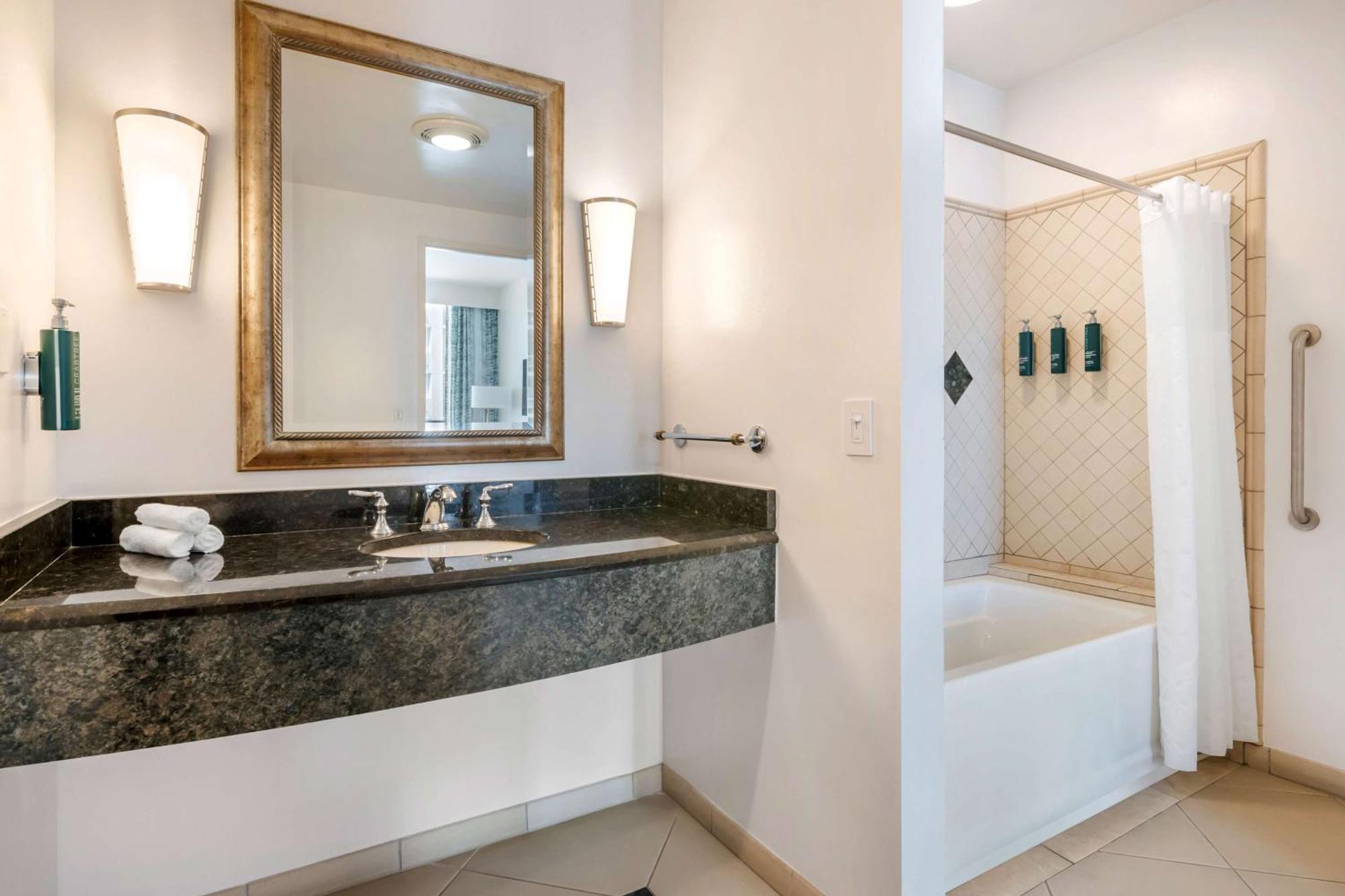 1 BEDROOM OCEAN VIEW KING SUITE PLUS