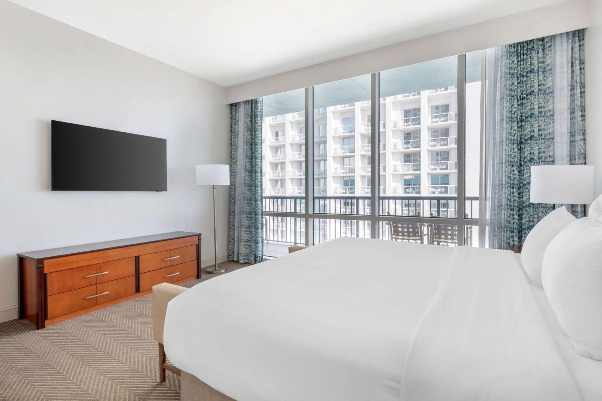 1 BEDROOM OCEAN VIEW KING SUITE PLUS