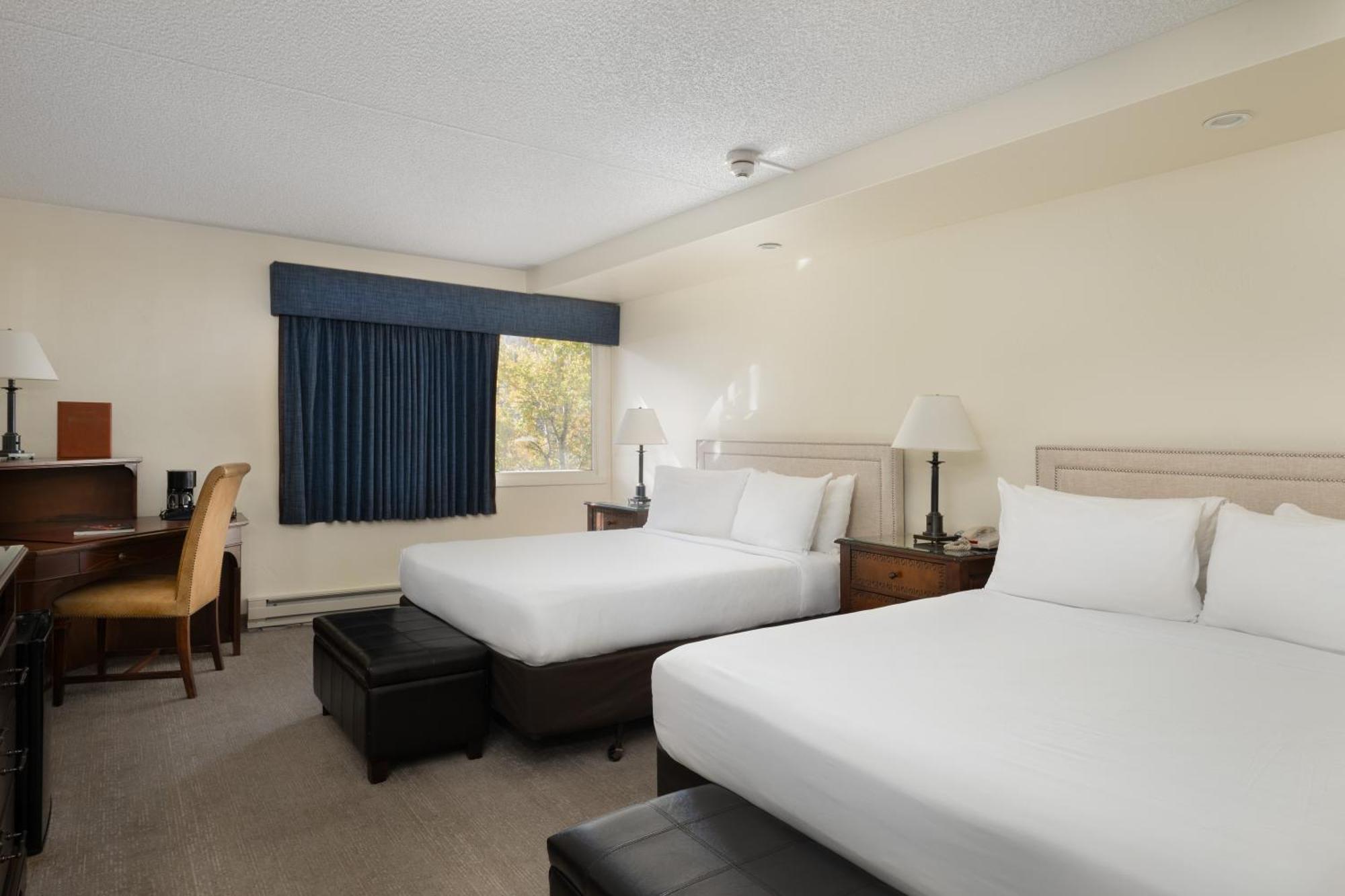 Queen Room Two Queen Beds Mountain View
