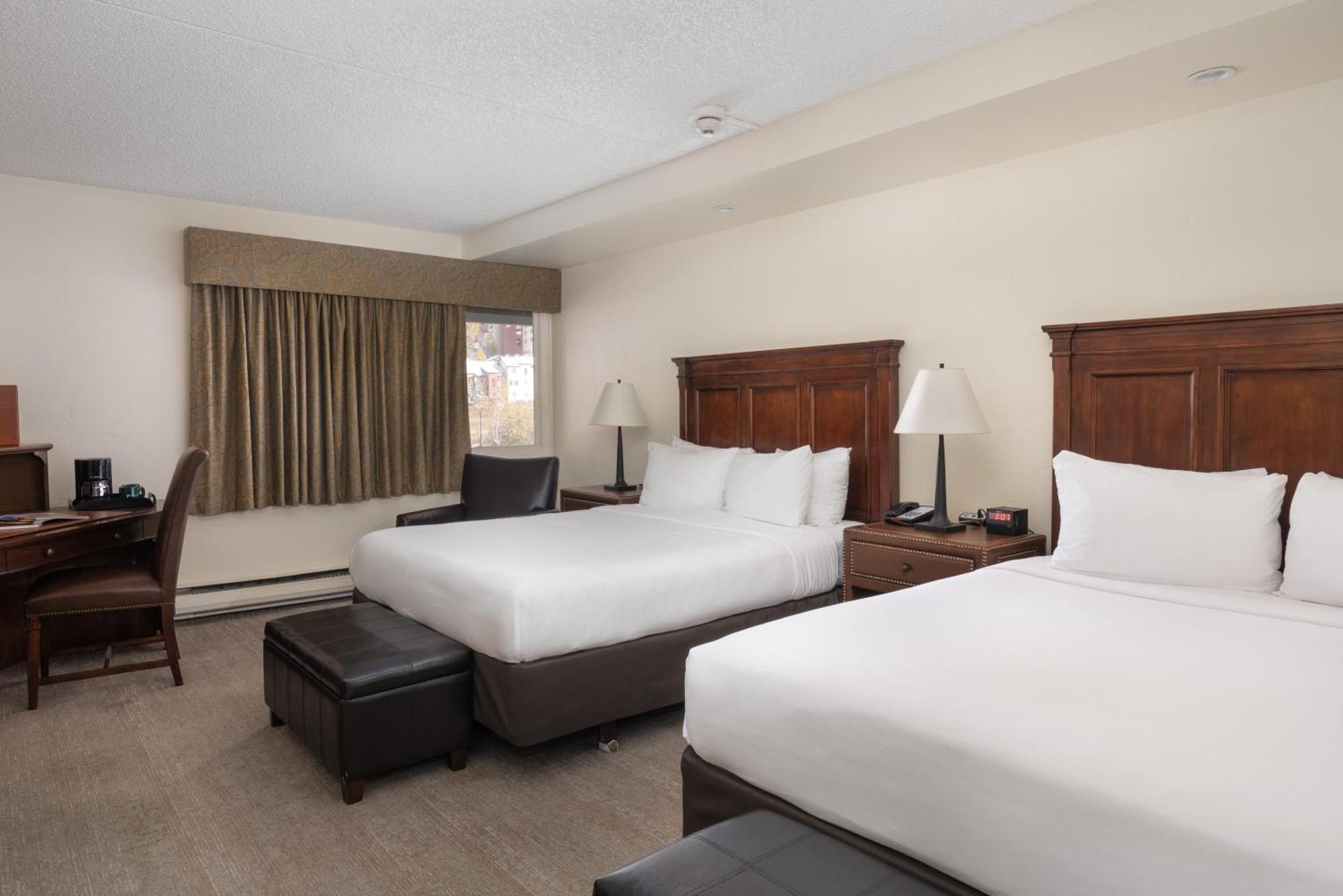Queen Room Two Queen Beds Mountain View