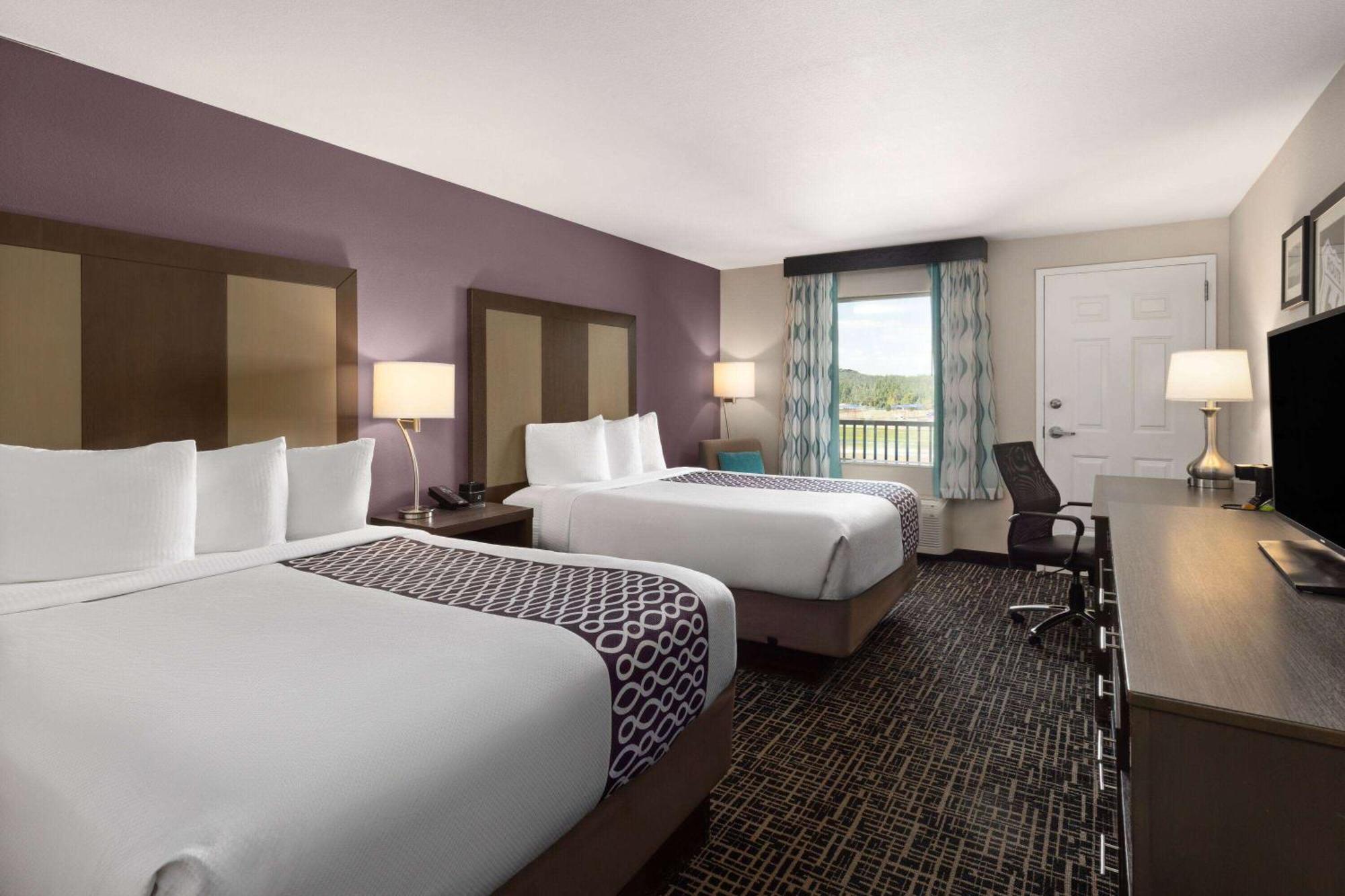 Deluxe Queen Room Two Queen Beds Non-Smoking
