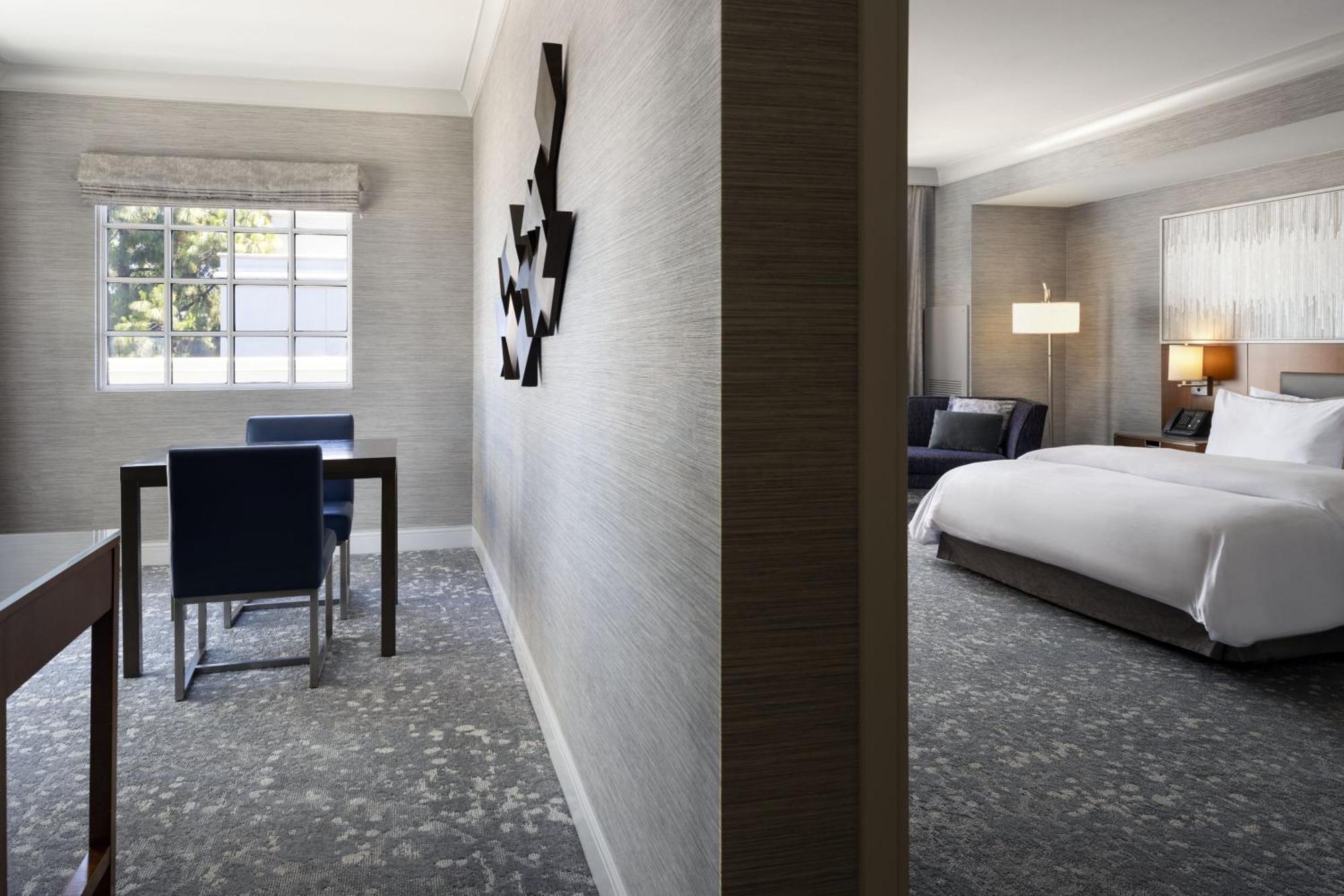 Suite 1 King Courtyard view Top floor Balcony Mobility Accessible w or Tub