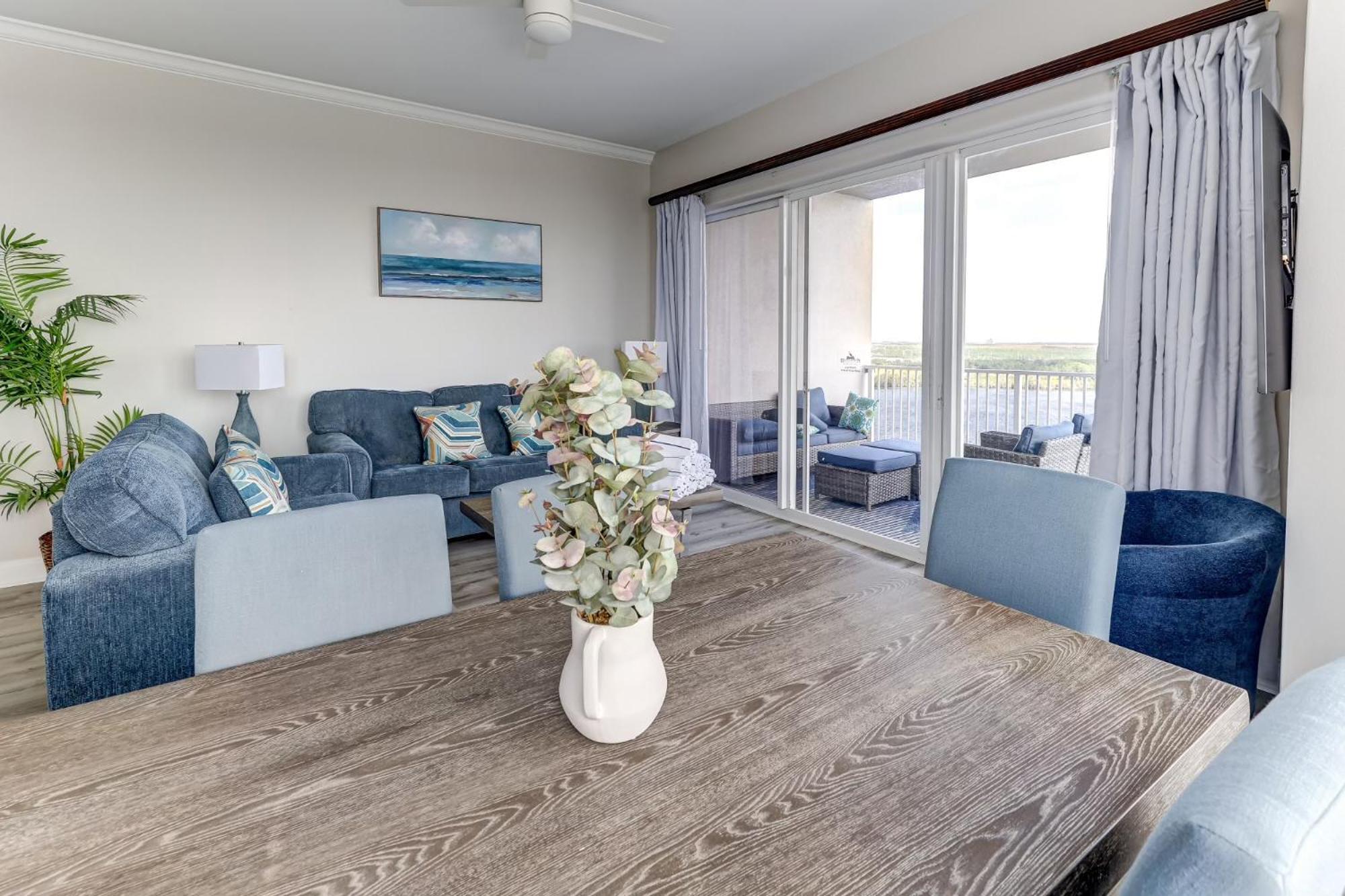 Two-Bedroom Apartment Water View