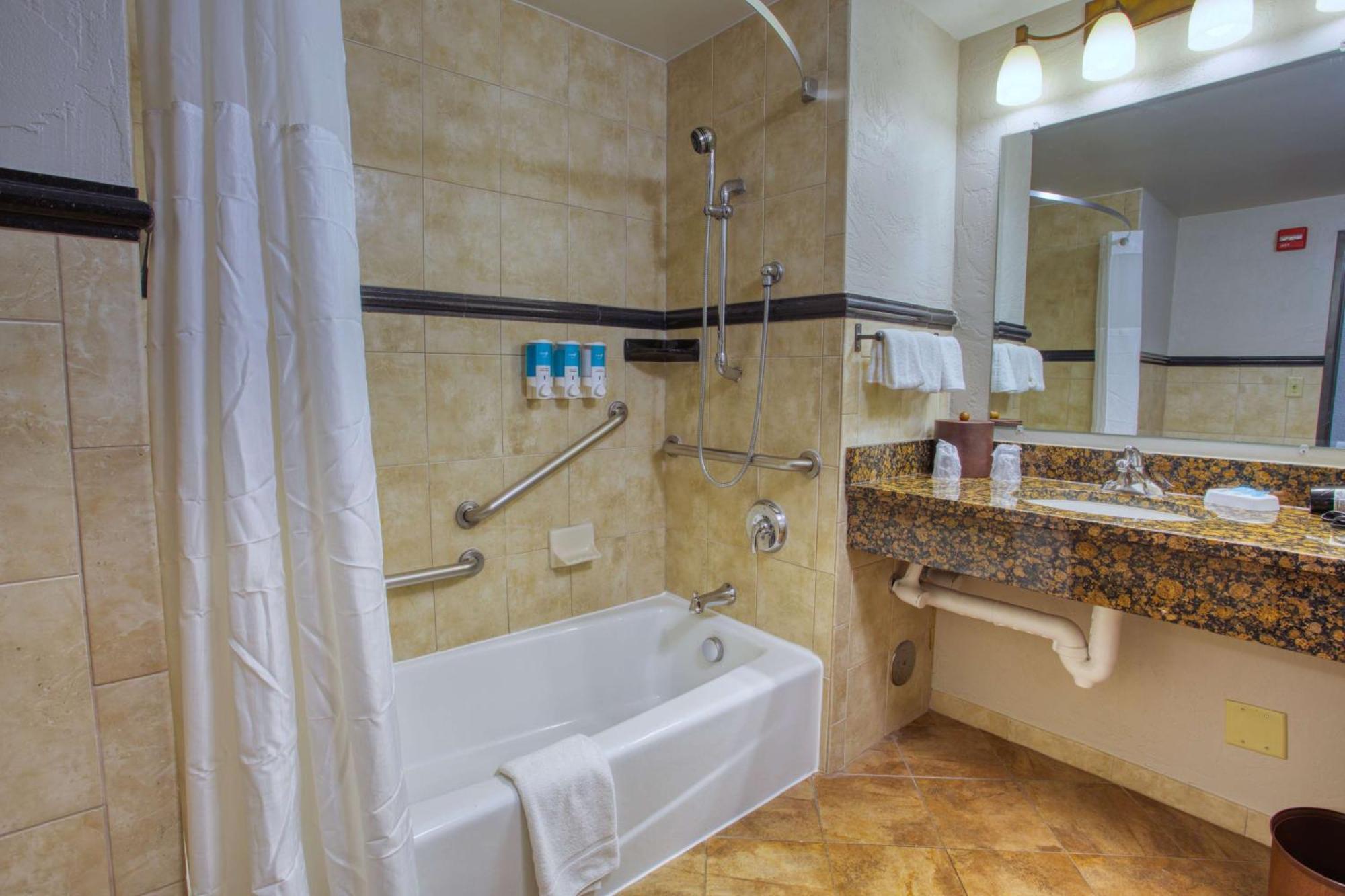 Deluxe Queen Room Two Queen Beds Accessible Tub