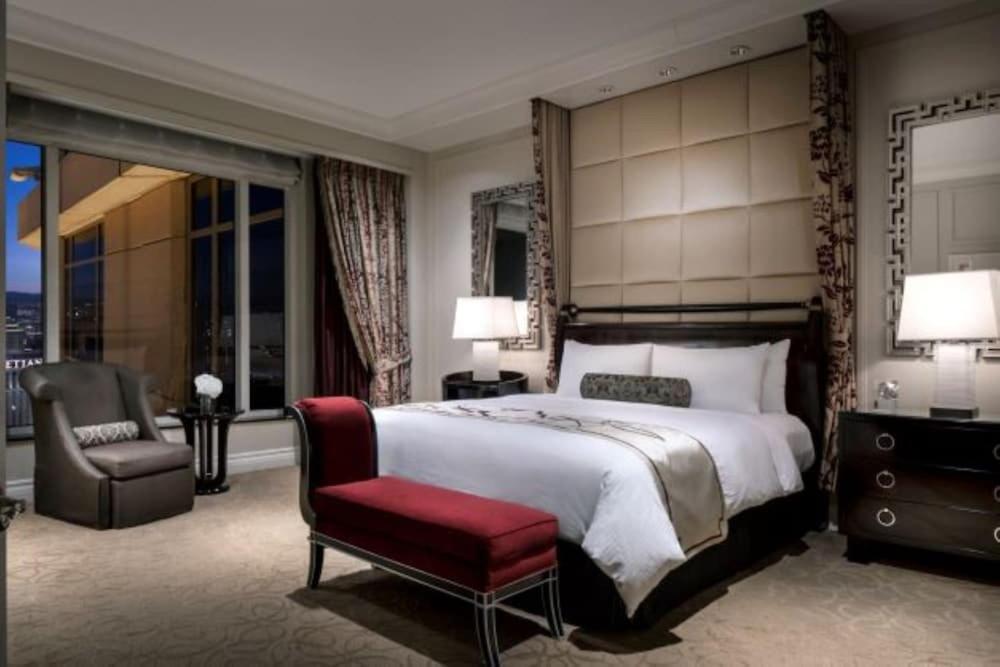 Grand One Bedroom Suite Luxury Two Queen Suite Suite