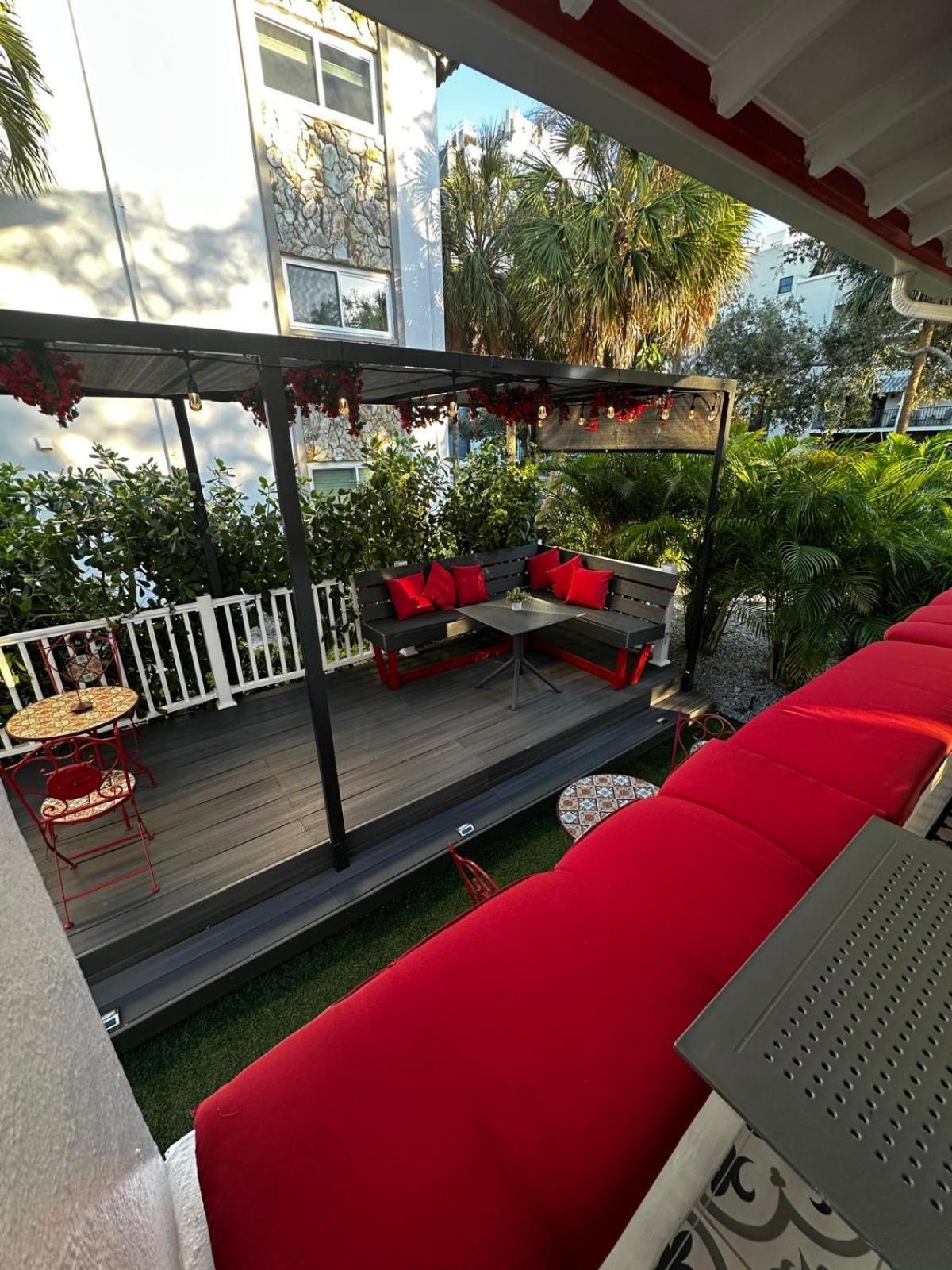 Deluxe King Suite