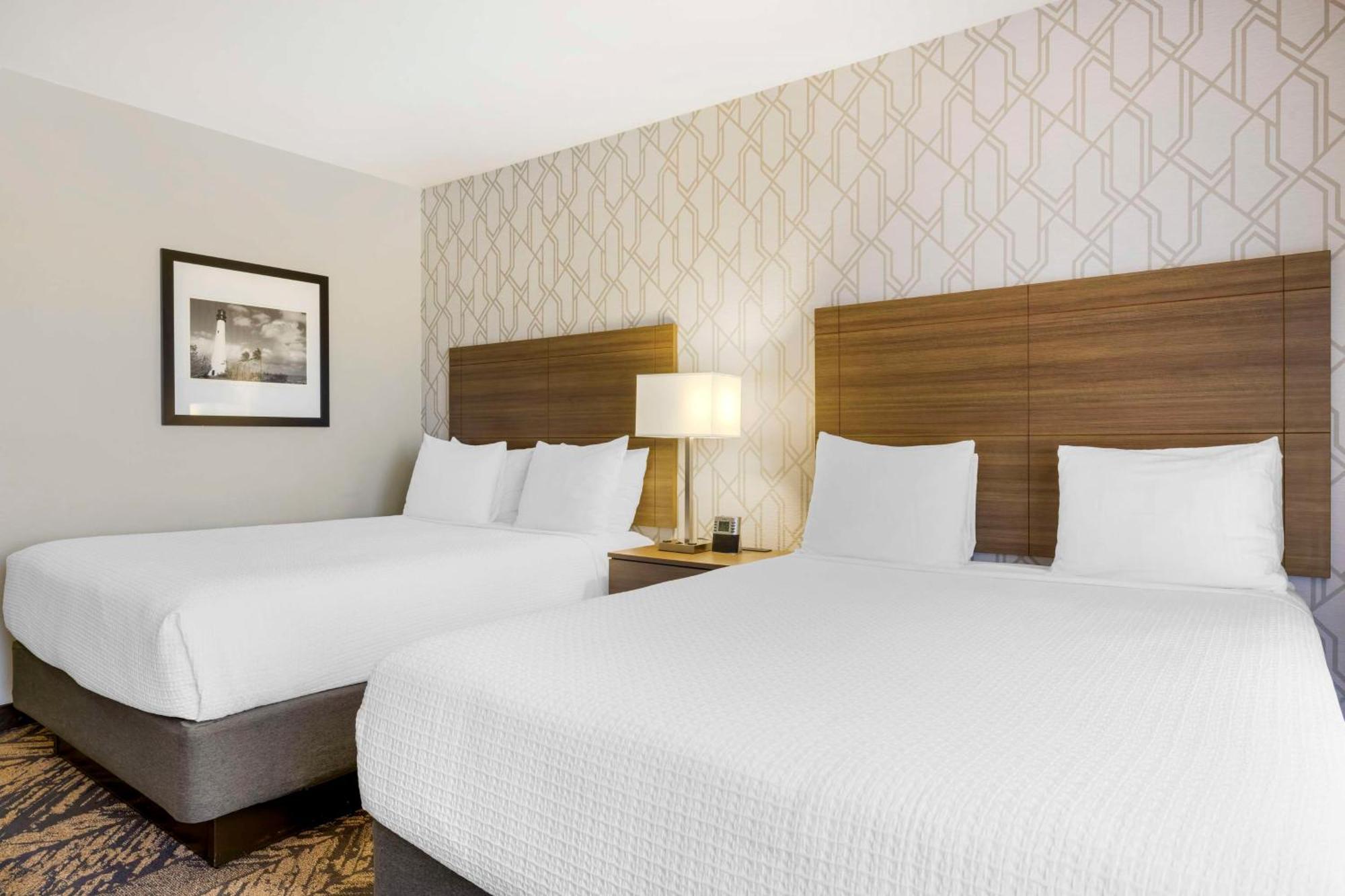 Queen Room Two Queen Beds Partial Bay View Non-Smoking