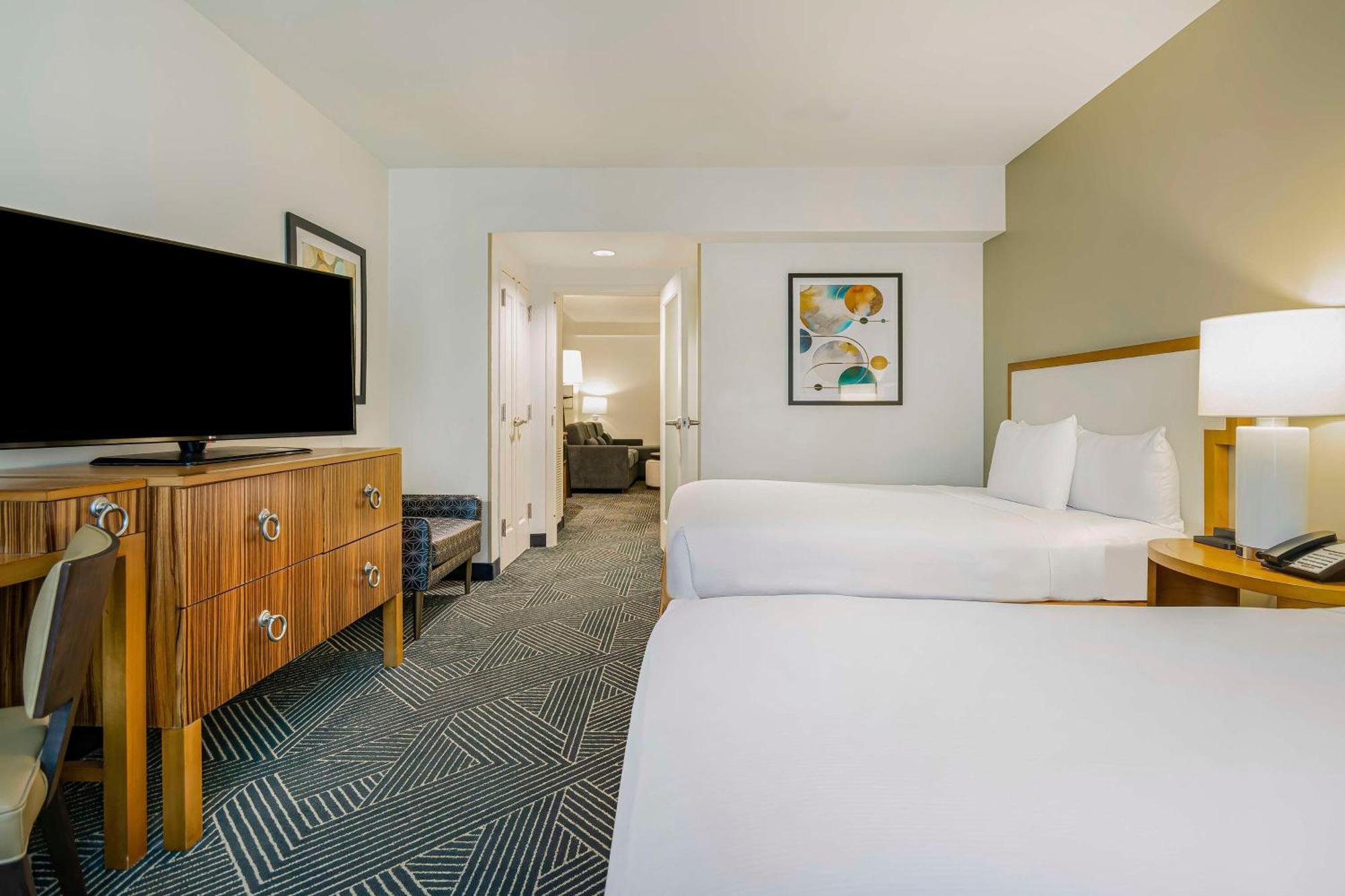 One-Bedroom Suite Two Queen Beds Non-Smoking