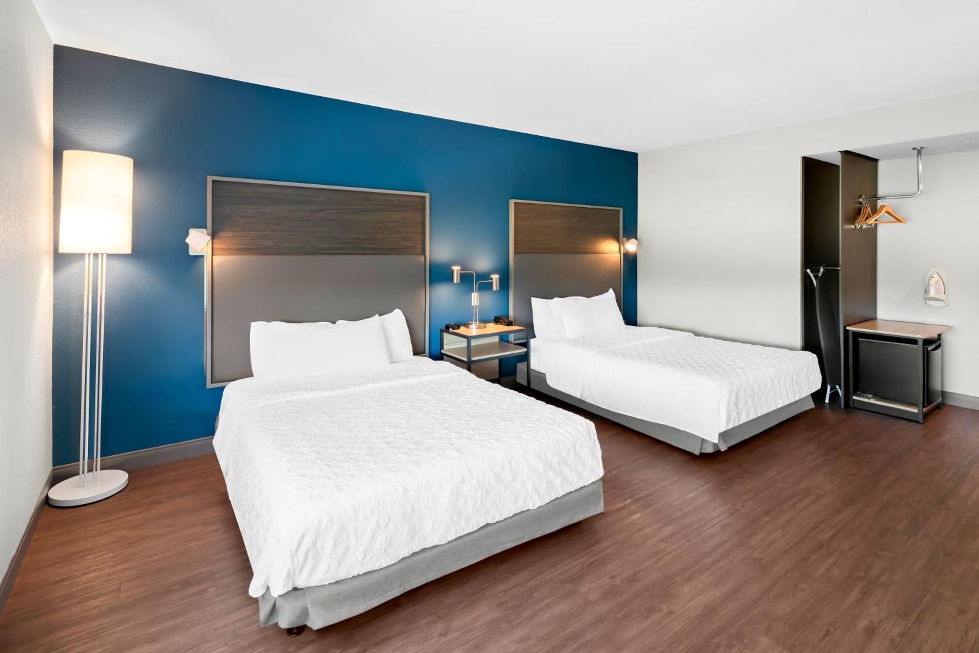 Queen Room Two Queen Beds Hearing Access