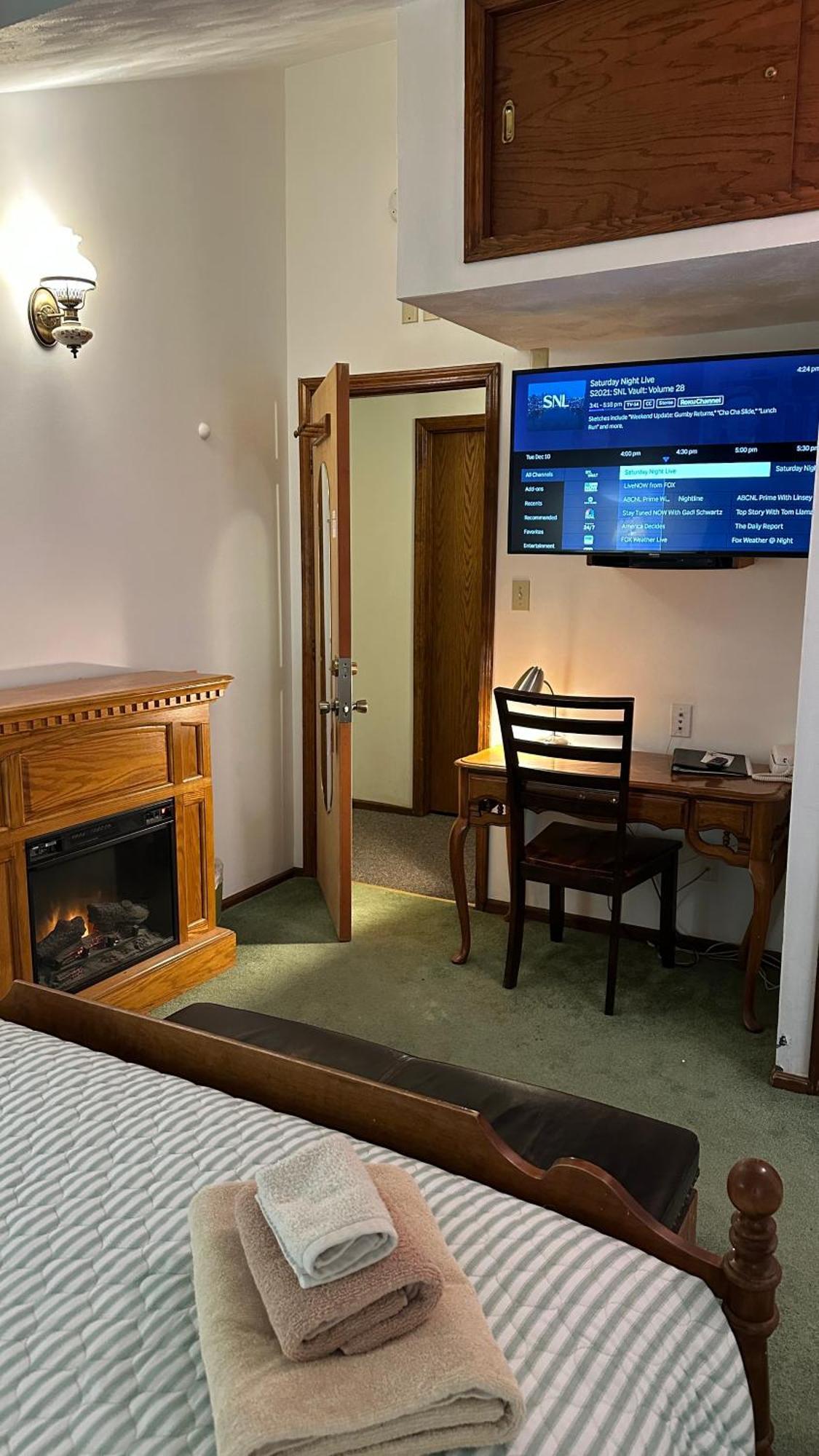 Deluxe Queen Room