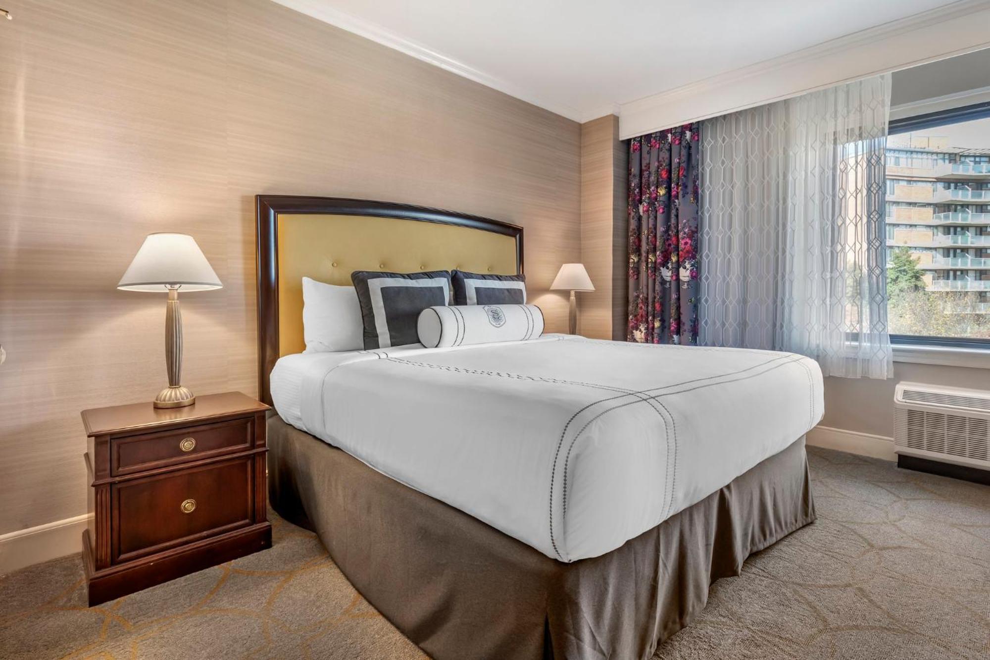 Deluxe Room 1 King Bed