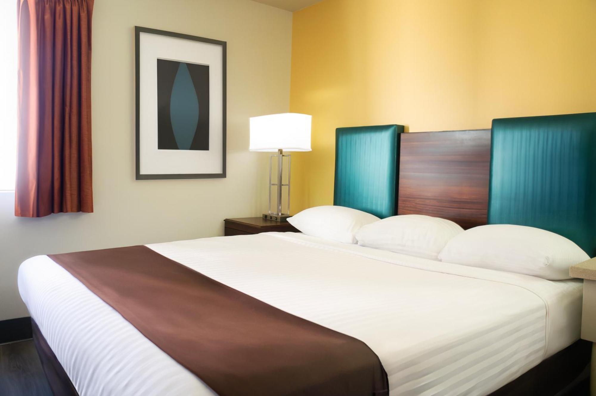 Deluxe Suite One King One Double Bed