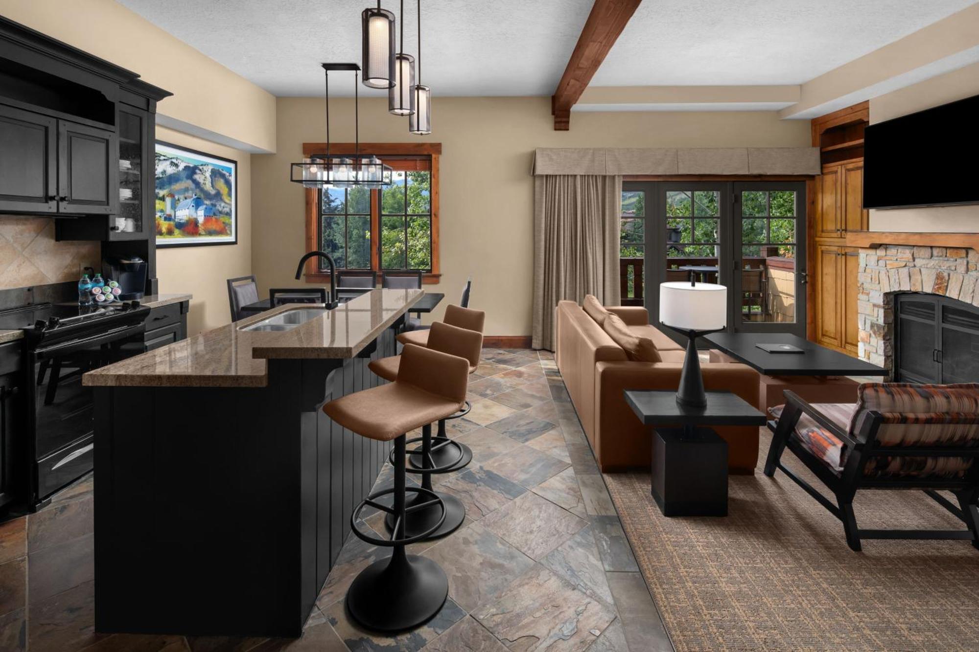 Governors 2 Bedroom Suite Mountain or Golf view Fireplace