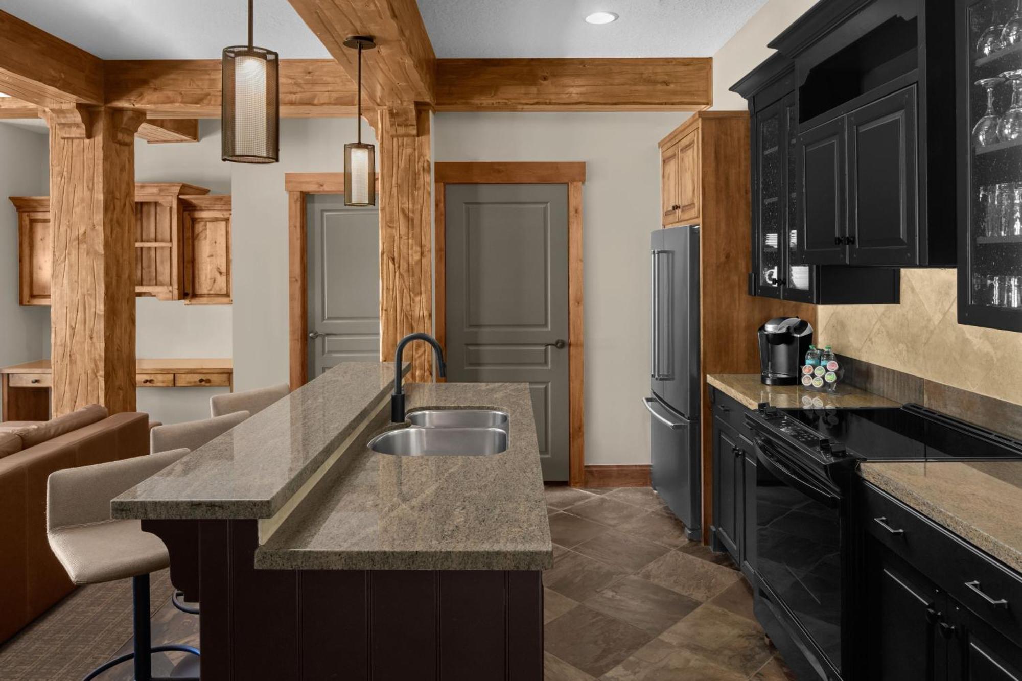 2 Bedroom Presidential Suite Mountain & Golf view Balcony